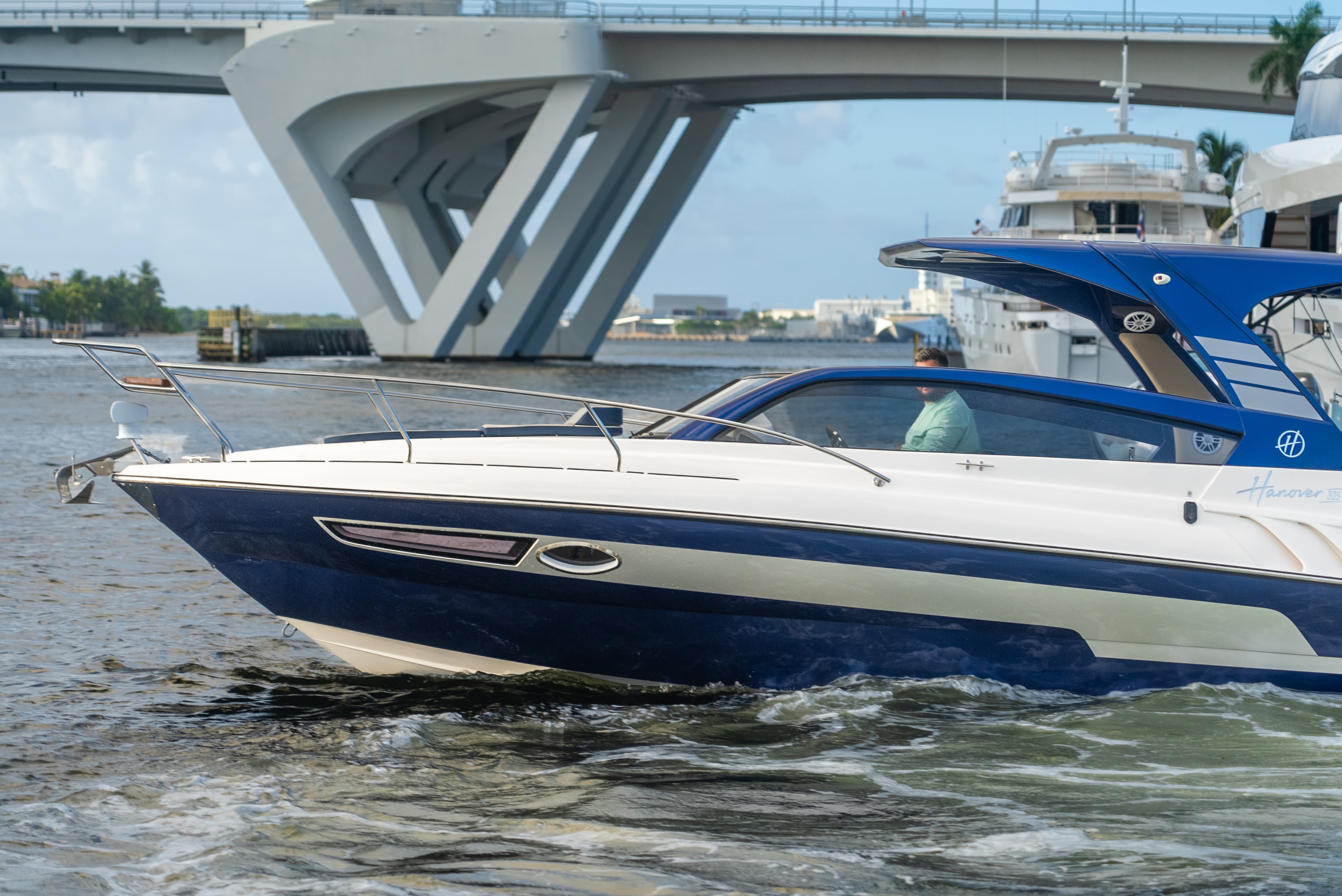 2024 Hanover Yachts 305 in vendita a Fort Lauderdale, Florida Express Cruiser 2