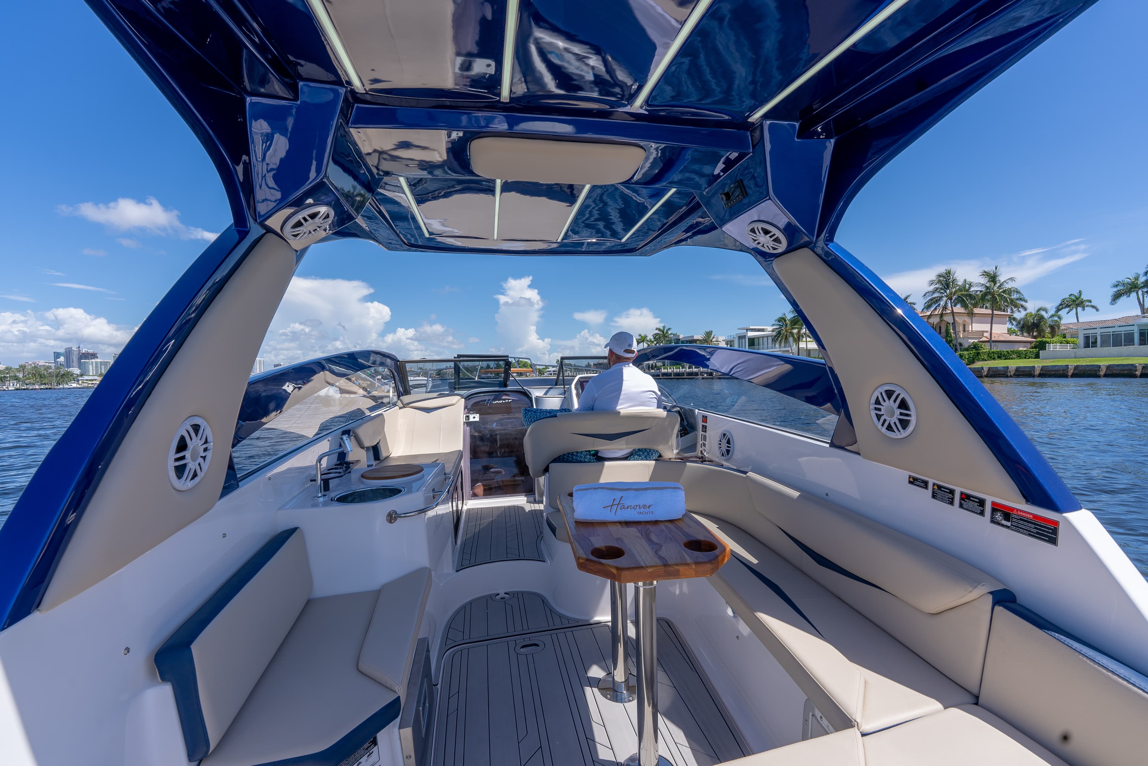 2024 Hanover Yachts 305 in vendita a Fort Lauderdale, Florida Express Cruiser 5