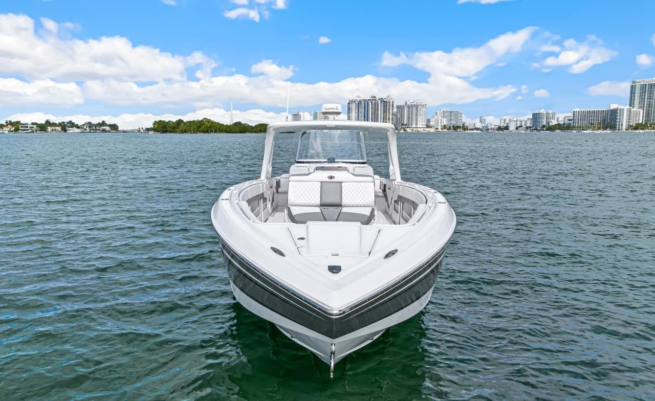 2015 Cigarette Racing 41' GTR in vendita a Miami Beach, Florida Center Console 5