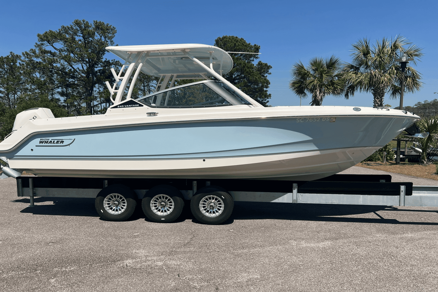 2022 Boston Whaler 240 Vantage for Sale in Charleston, SC Dual Console