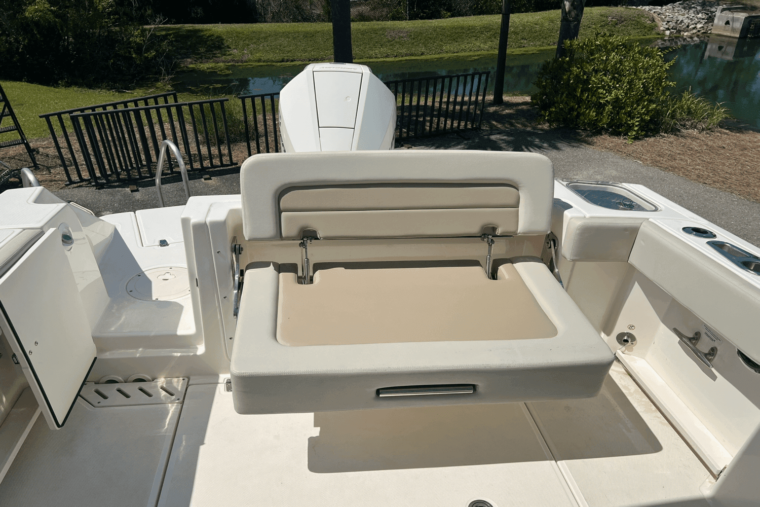 2022 Boston Whaler 240 Vantage for Sale in Charleston, SC Dual Console 5