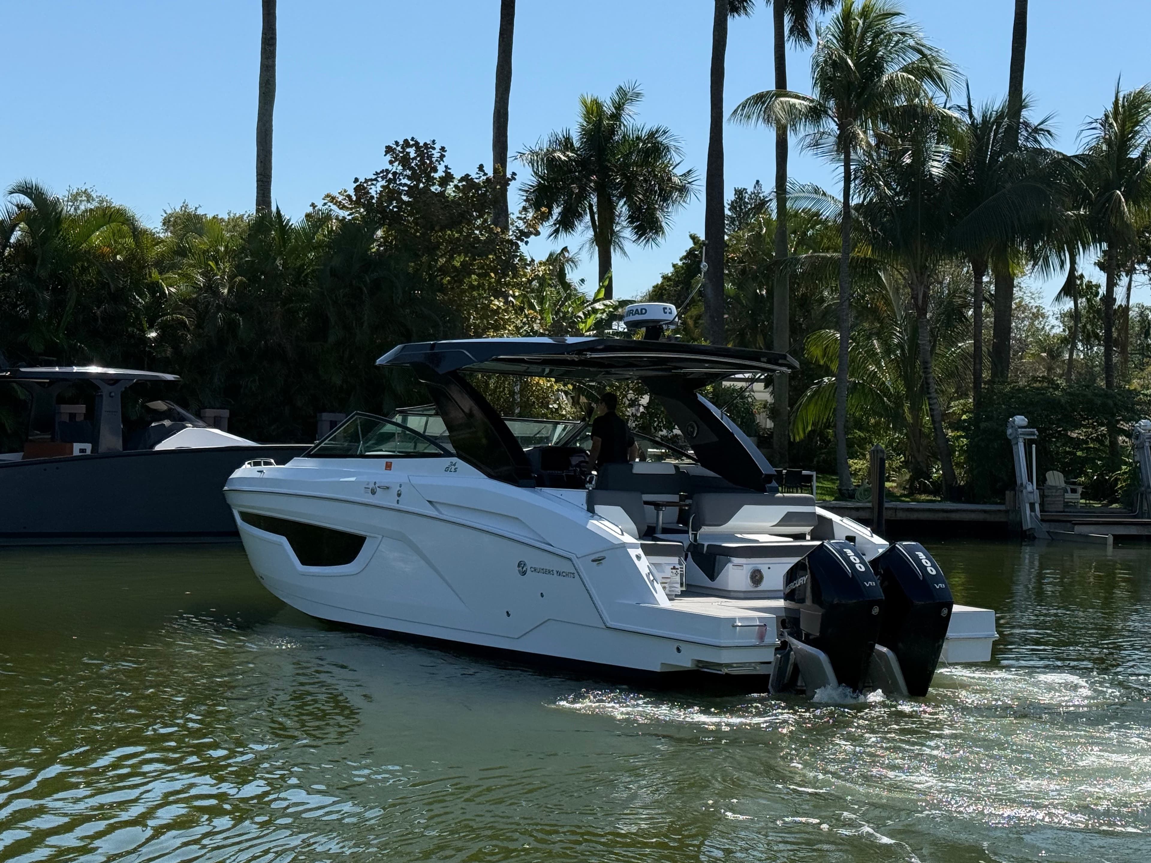 2022 Cruisers Yachts 34 GLS OB zum Verkauf in Miami, FL Sport Cruiser 5
