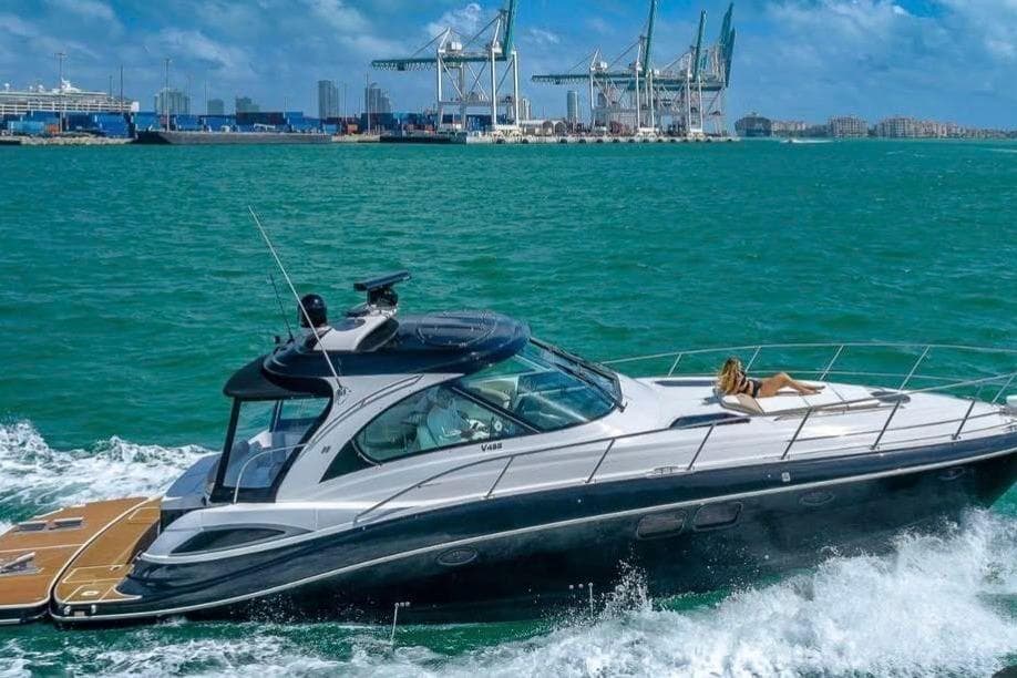 2009 Four Winns V458 zum Verkauf in Miami, Florida Express Cruiser
