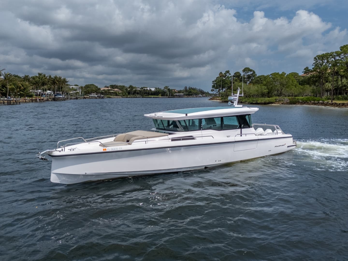 2024 Axopar 45 XC Cross Cabin zum Verkauf in Detroit, Michigan Center Console 2