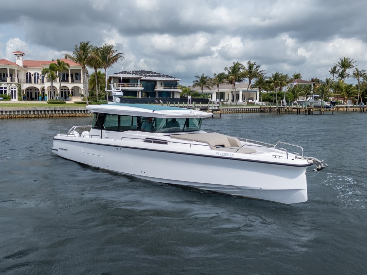 2024 Axopar 45 XC Cross Cabin zum Verkauf in Detroit, Michigan Center Console 4