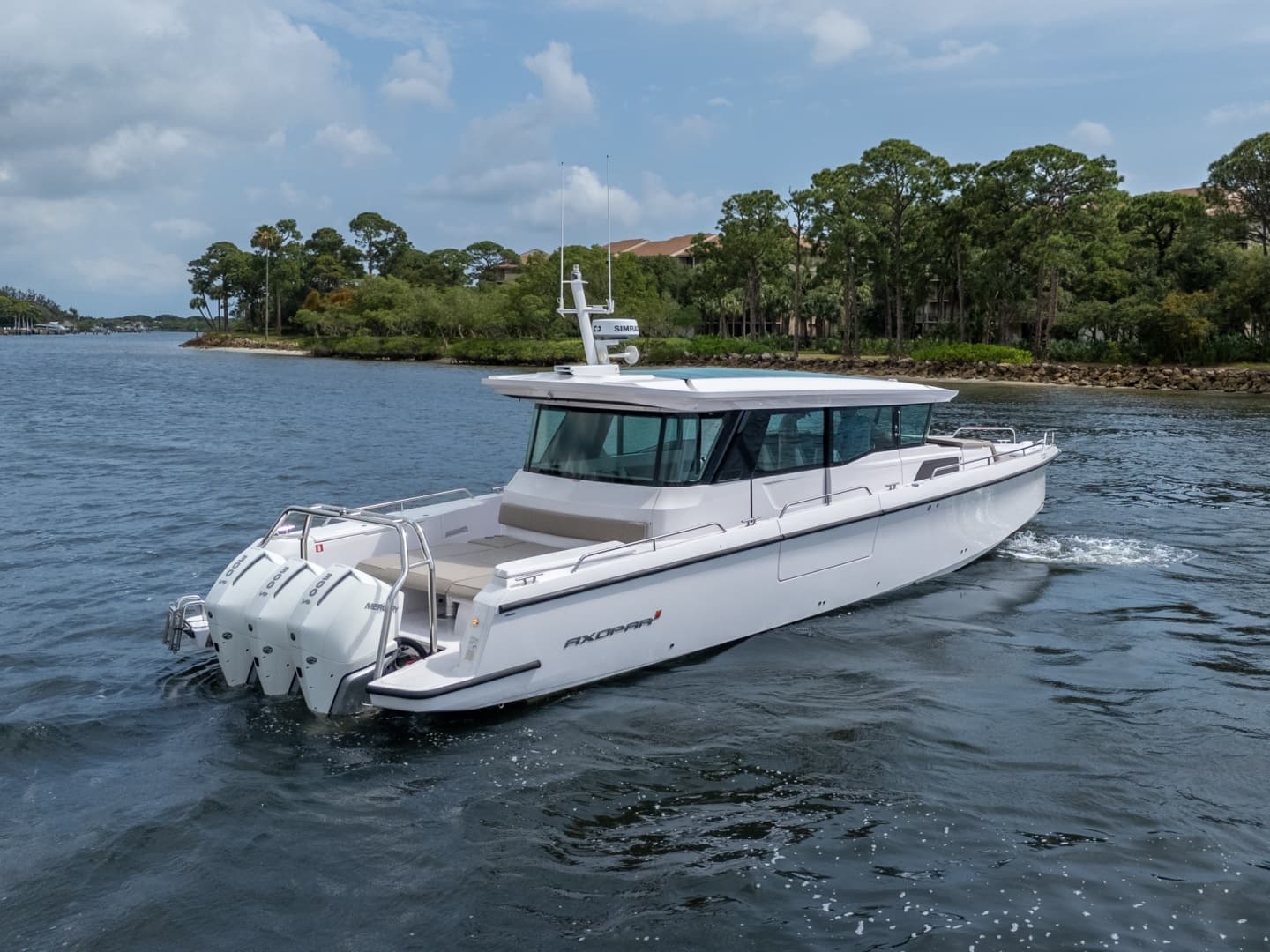 2024 Axopar 45 XC Cross Cabin zum Verkauf in Detroit, Michigan Center Console 5