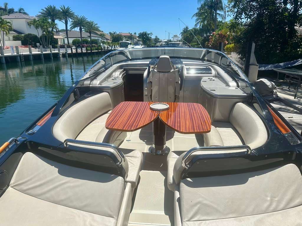 2009 Riva 44 Rivarama te koop in Miami, Florida Express Cruiser 4