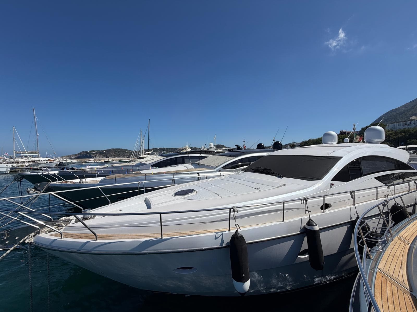 2010 Pershing 64 te koop in Naples, IT Motor Yacht 4