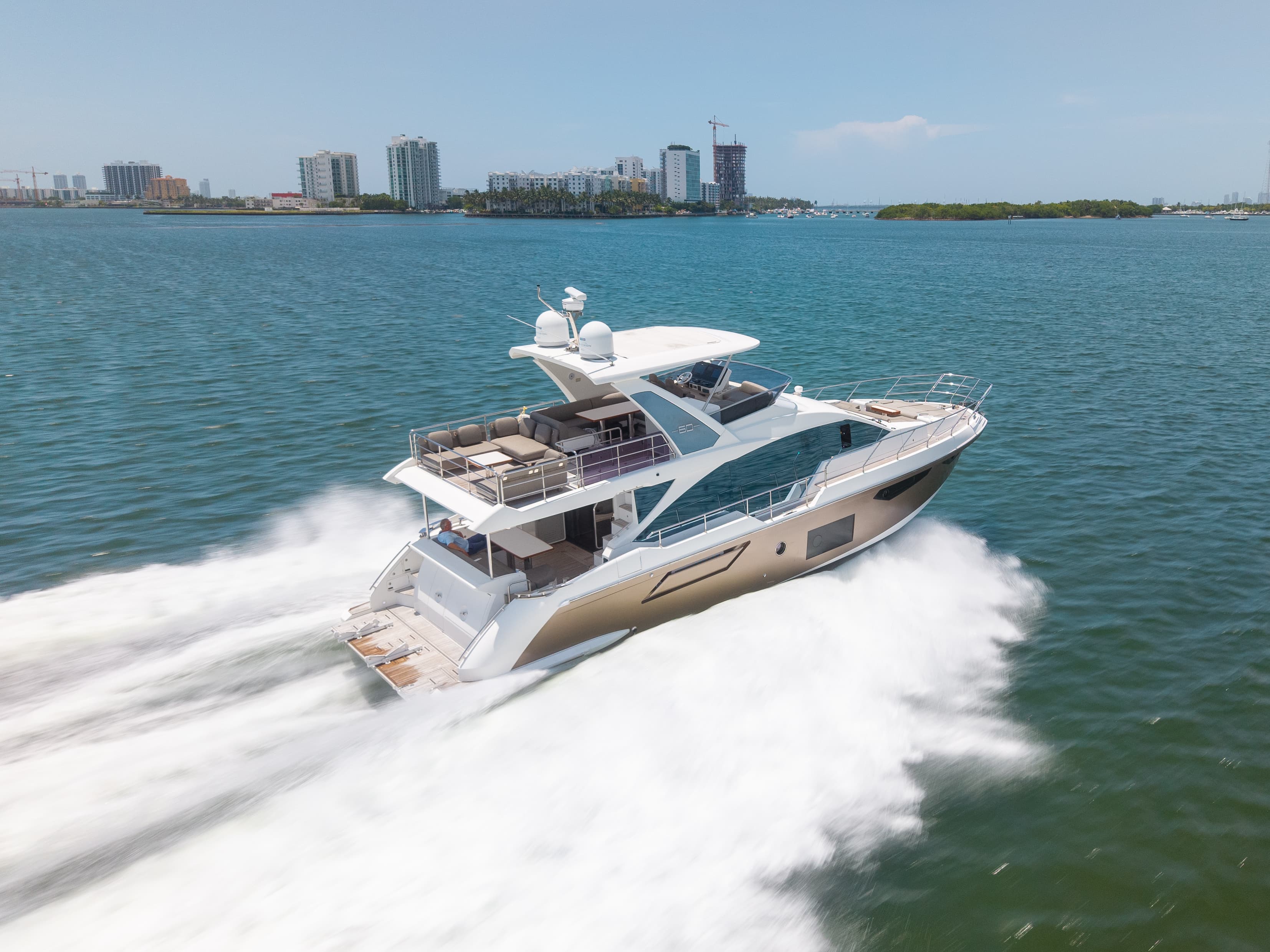 2018 Azimut Fly 60 for Sale in Miami, FL Flybridge 3