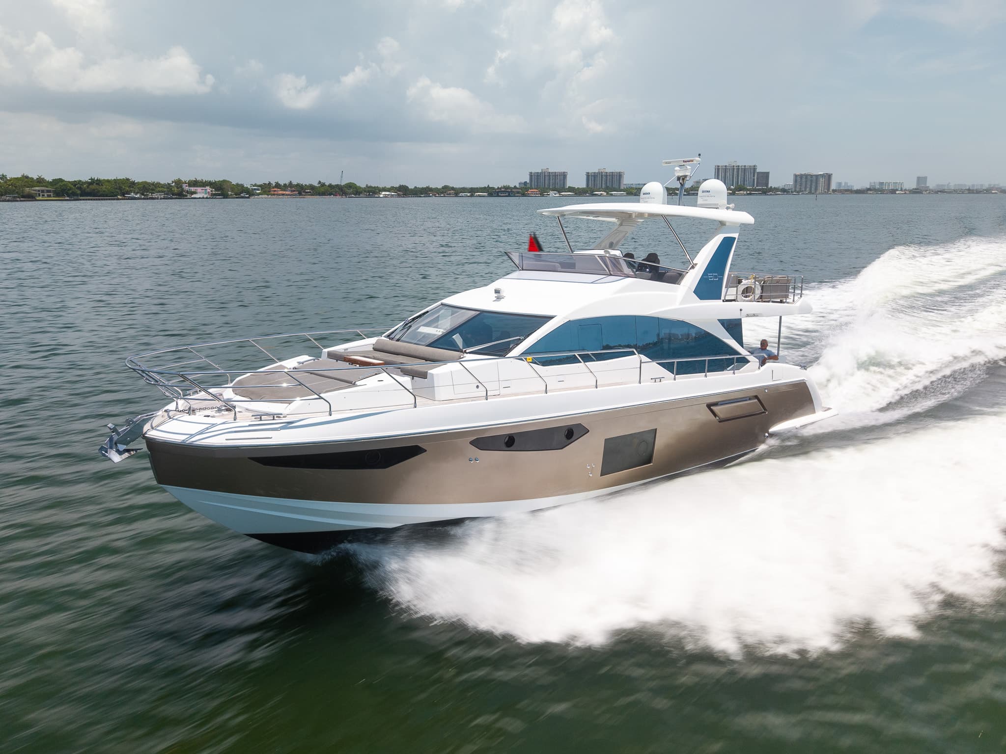 2018 Azimut Fly 60 for Sale in Miami, FL Flybridge 4