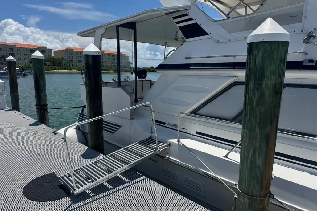 1989 Sea Ray 440 Aft Cabin for Sale in Fort Pierce, Florida Aft Cabin 4