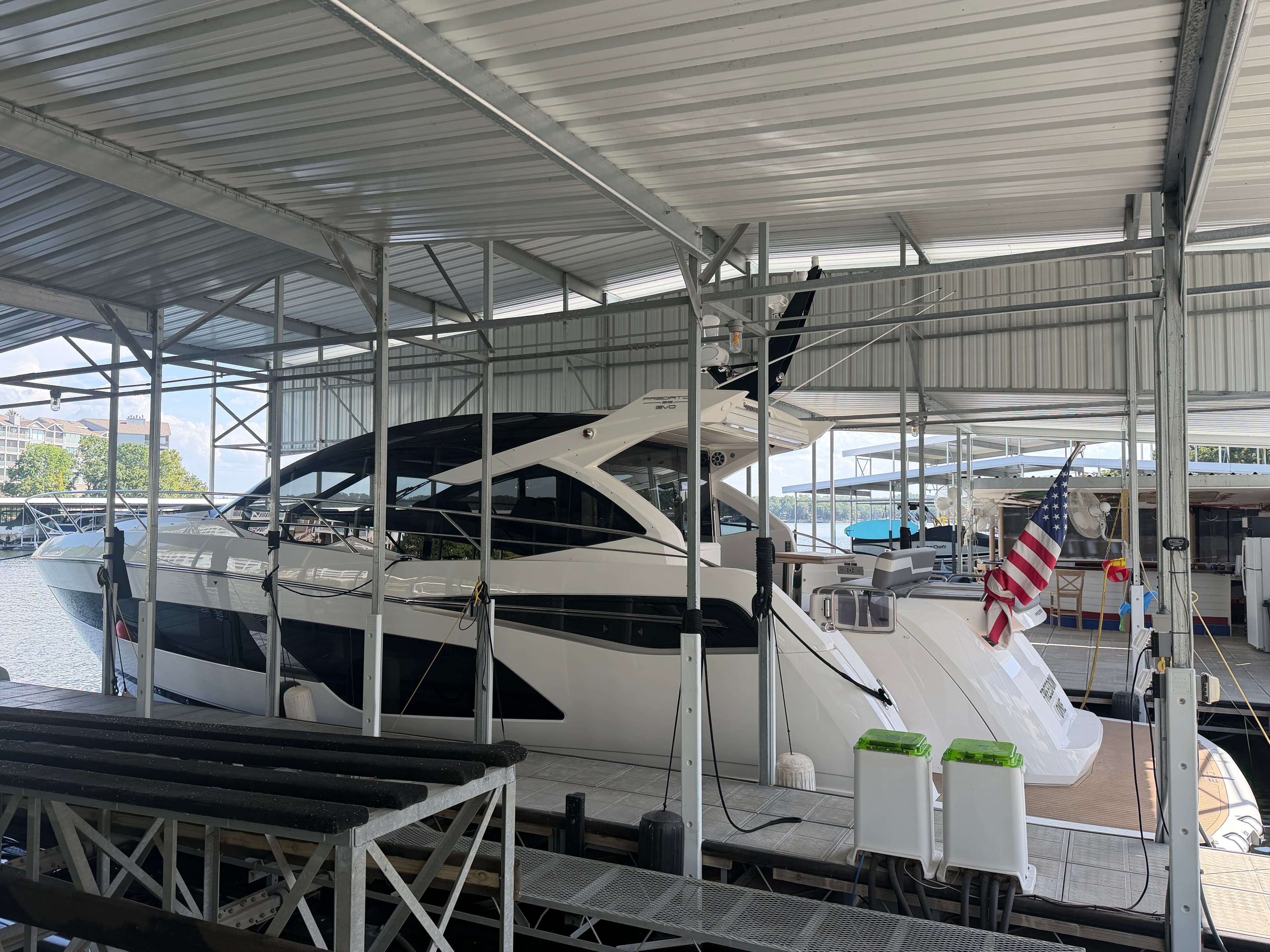 2021 Sunseeker Predator 55 zum Verkauf in Lake Ozark, MO Express Cruiser