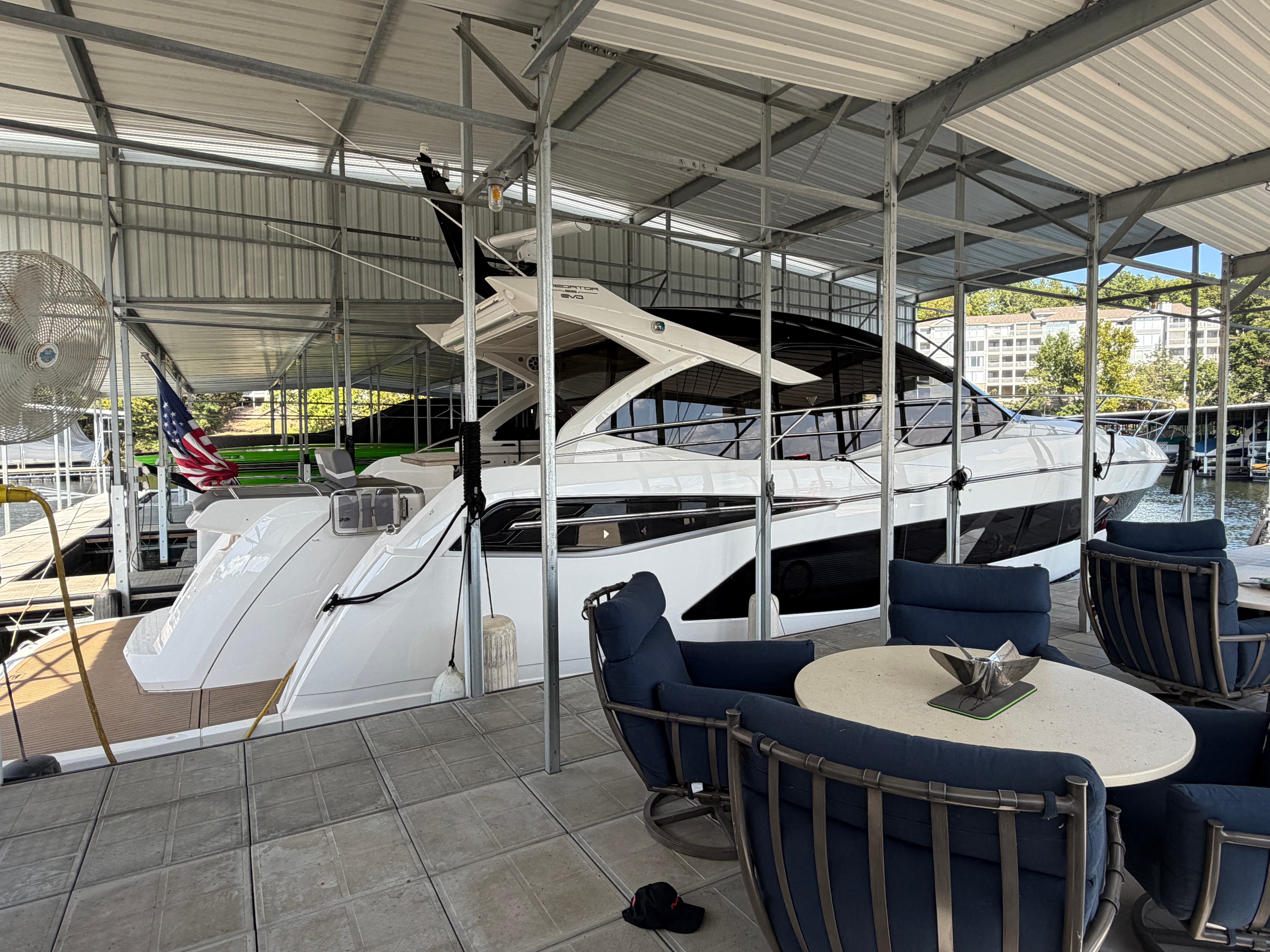 2021 Sunseeker Predator 55 zum Verkauf in Lake Ozark, MO Express Cruiser 2