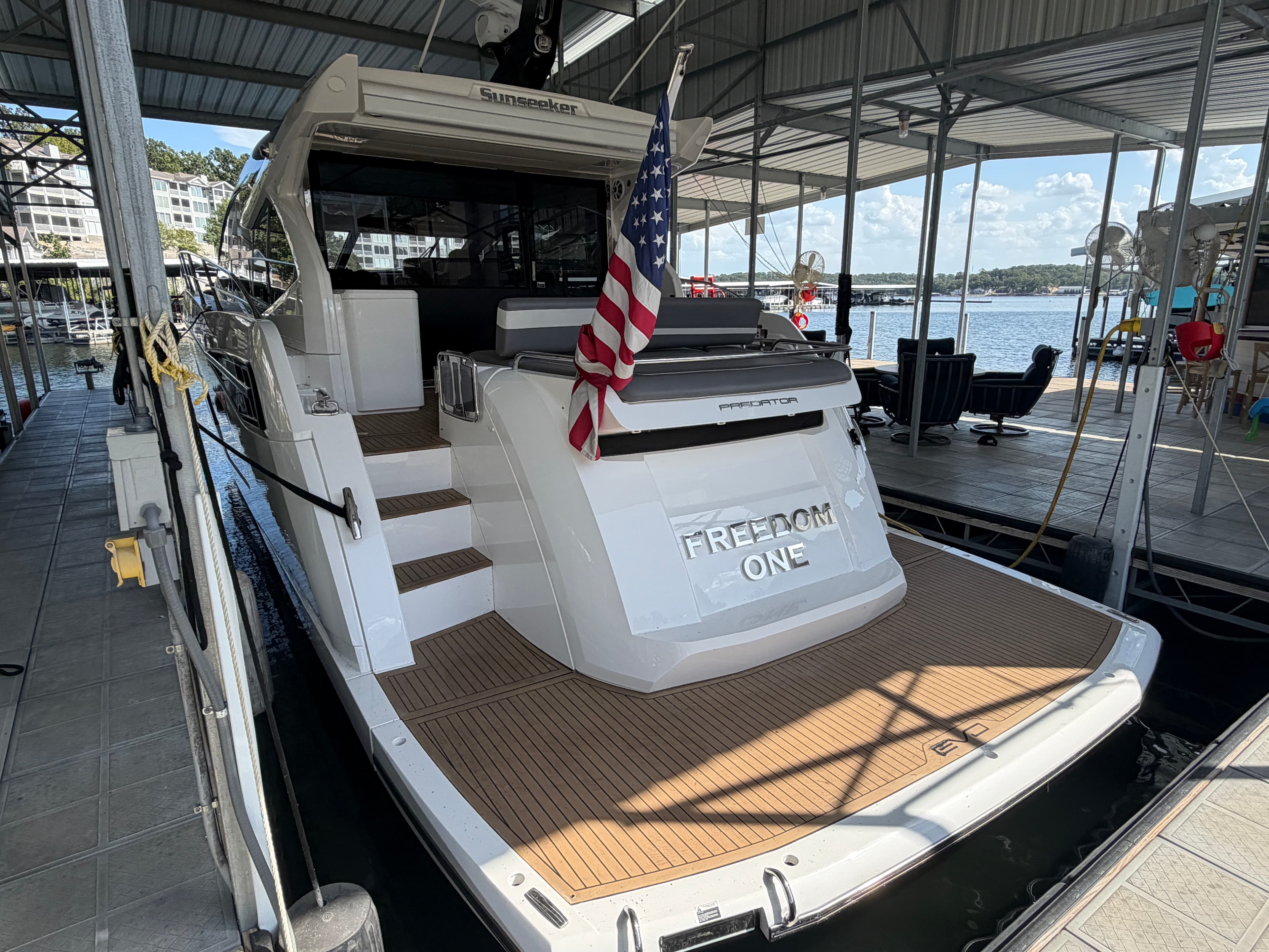 2021 Sunseeker Predator 55 zum Verkauf in Lake Ozark, MO Express Cruiser 4