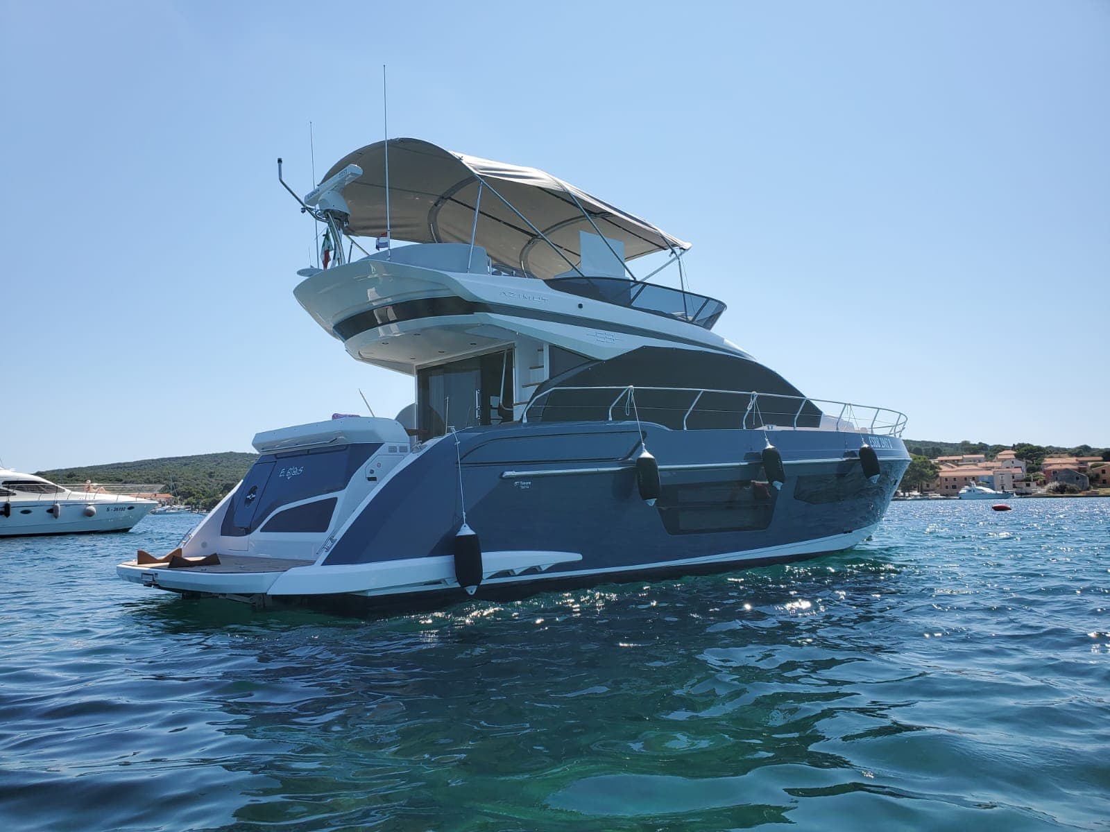 2023 Azimut Fly 53 for Sale in Olbia, IT Flybridge 3