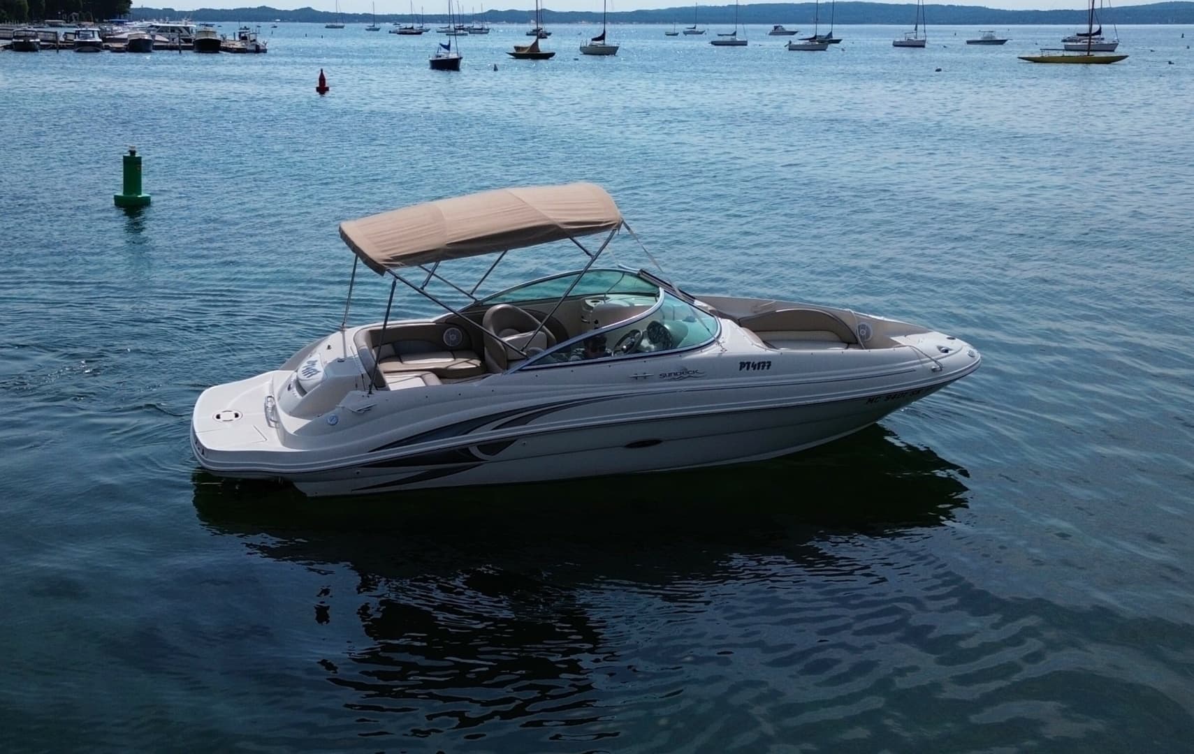 2003 Sea Ray 220 Sundeck zum Verkauf in Harbor Springs, Michigan Bowrider