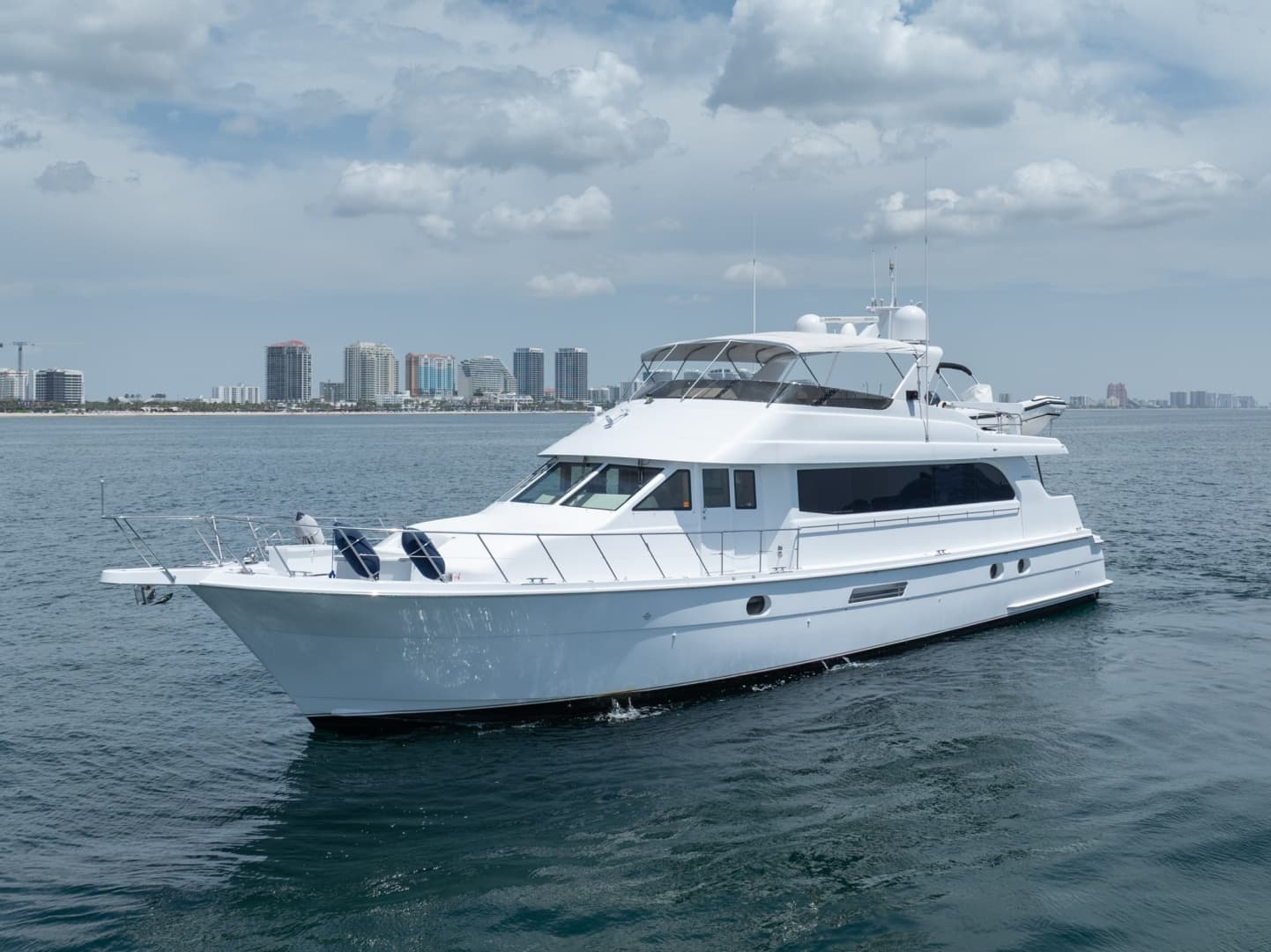 2000 Hatteras 75 Sport Deck for Sale in Fort Lauderdale, Florida Motor Yacht 4