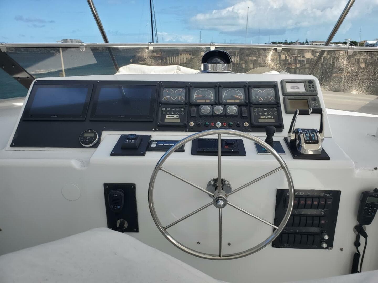 2000 Hatteras 75 Sport Deck for Sale in Fort Lauderdale, Florida Motor Yacht 5