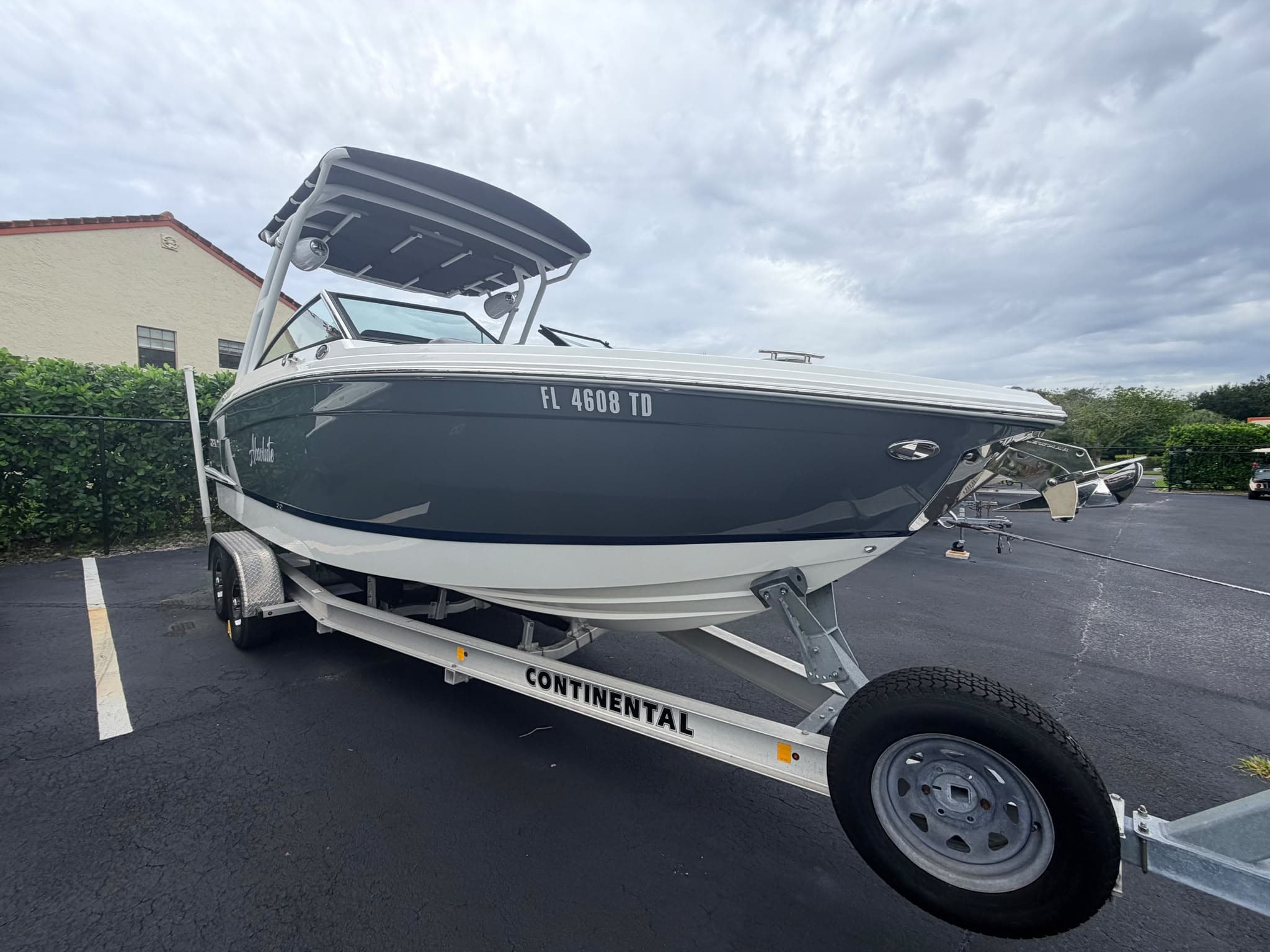 2022 Cobalt Boats R6 Outboard a la venta en Deerfield Beach, Florida Bowrider 2