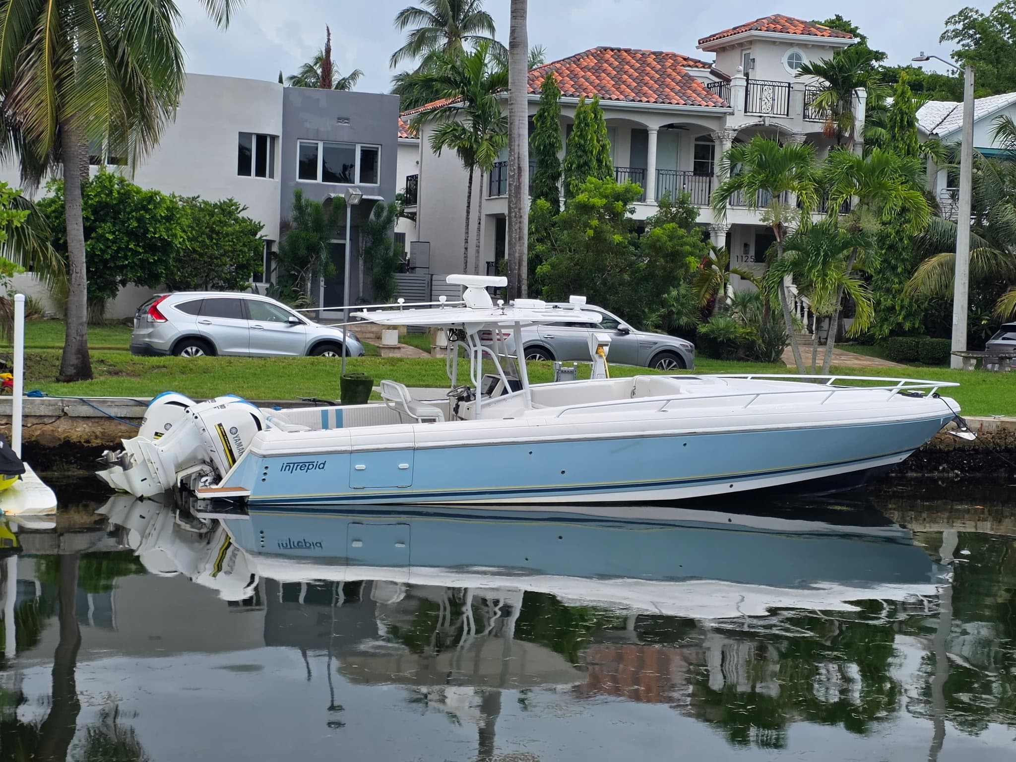 2008 Intrepid Powerboats 370 Cuddy à vendre à Sunny Isles Beach, Florida Center Console