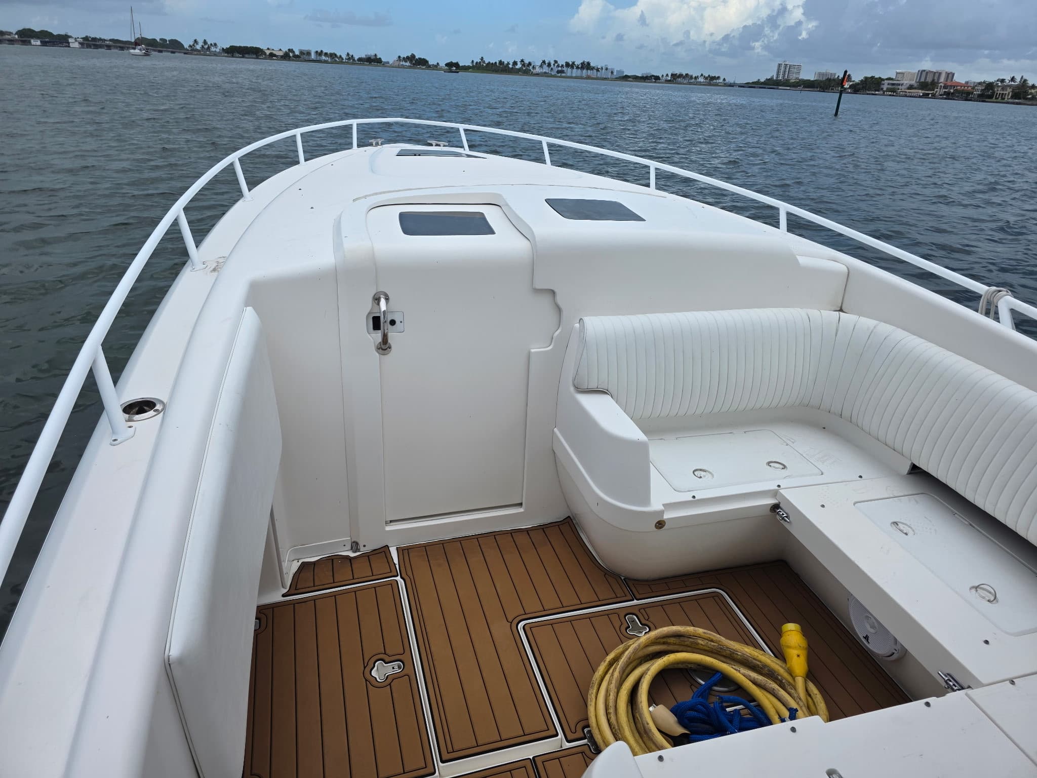 2008 Intrepid Powerboats 370 Cuddy à vendre à Sunny Isles Beach, Florida Center Console 2