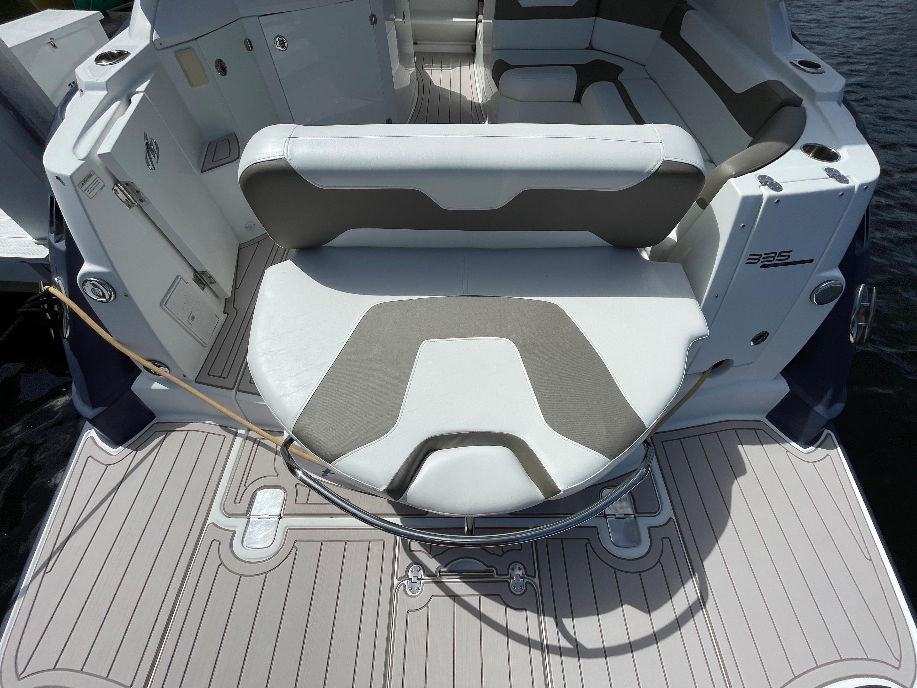 2016 Monterey 335 Sport Yacht a la venta en Aventura, Florida Sport Cruiser 3
