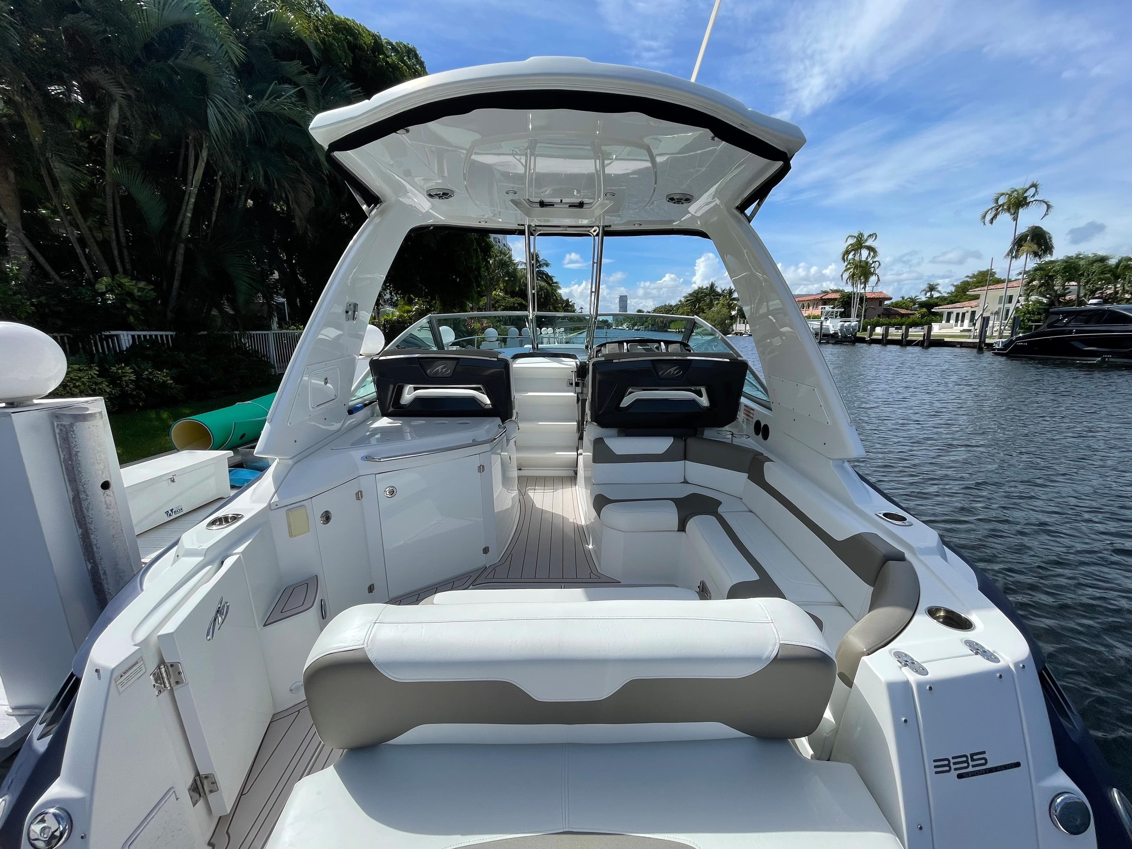 2016 Monterey 335 Sport Yacht a la venta en Aventura, Florida Sport Cruiser 4