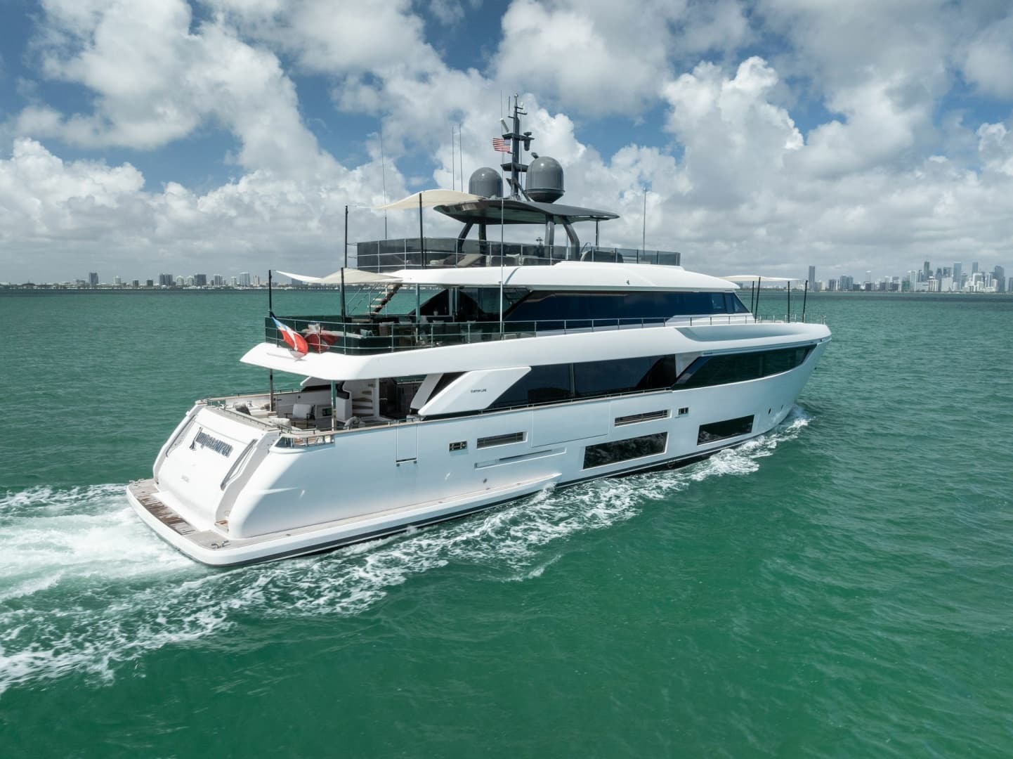 2023 Custom Line Navetta 33 zum Verkauf in Miami, Florida Megayacht 2