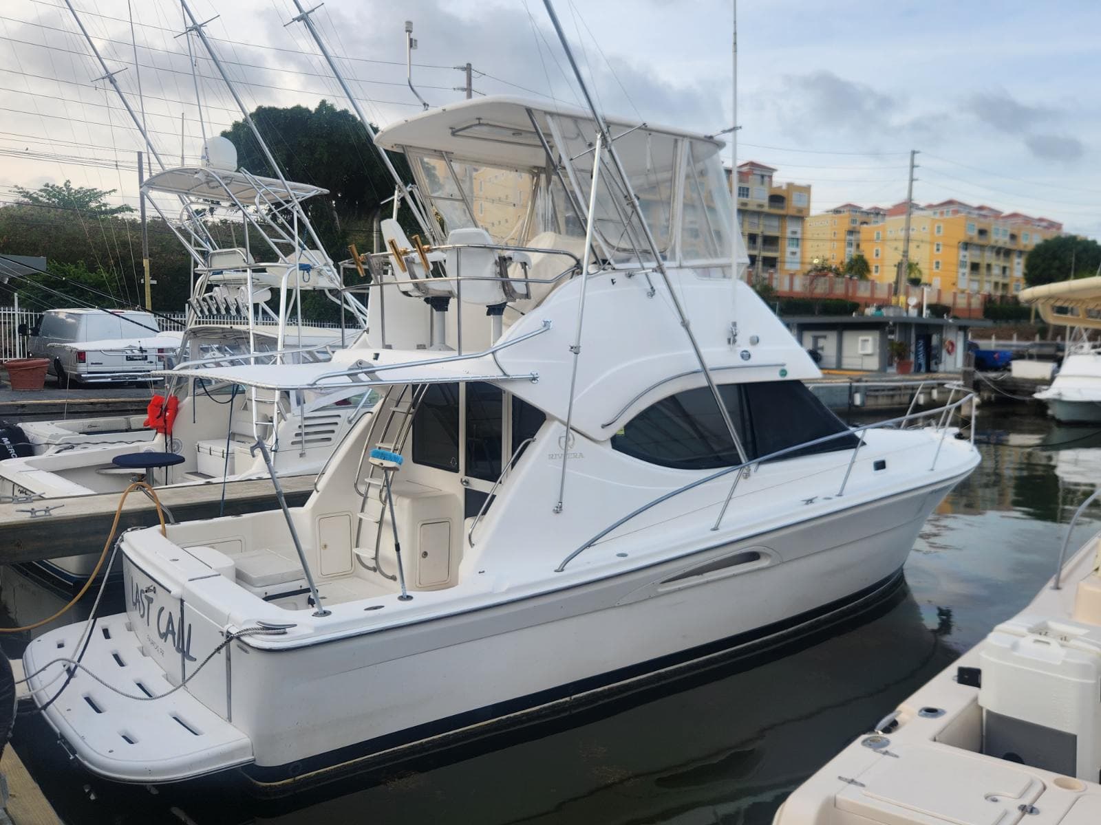 2006 Riviera 33 Flybridge a la venta en Fajardo, PR Flybridge 5
