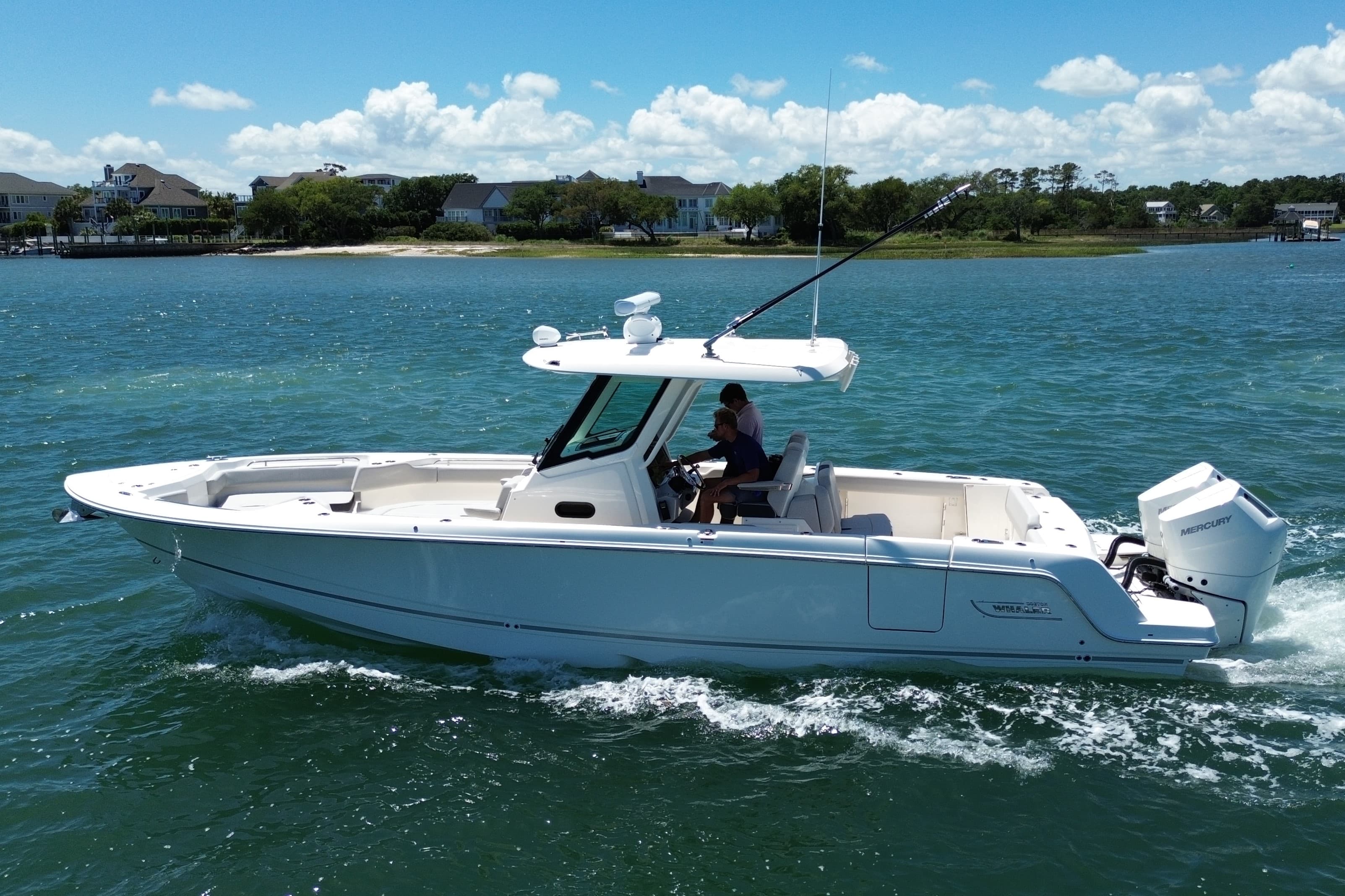 2026 Boston Whaler 330 Outrage a la venta en Wrightsville Beach, North Carolina Center Console 4