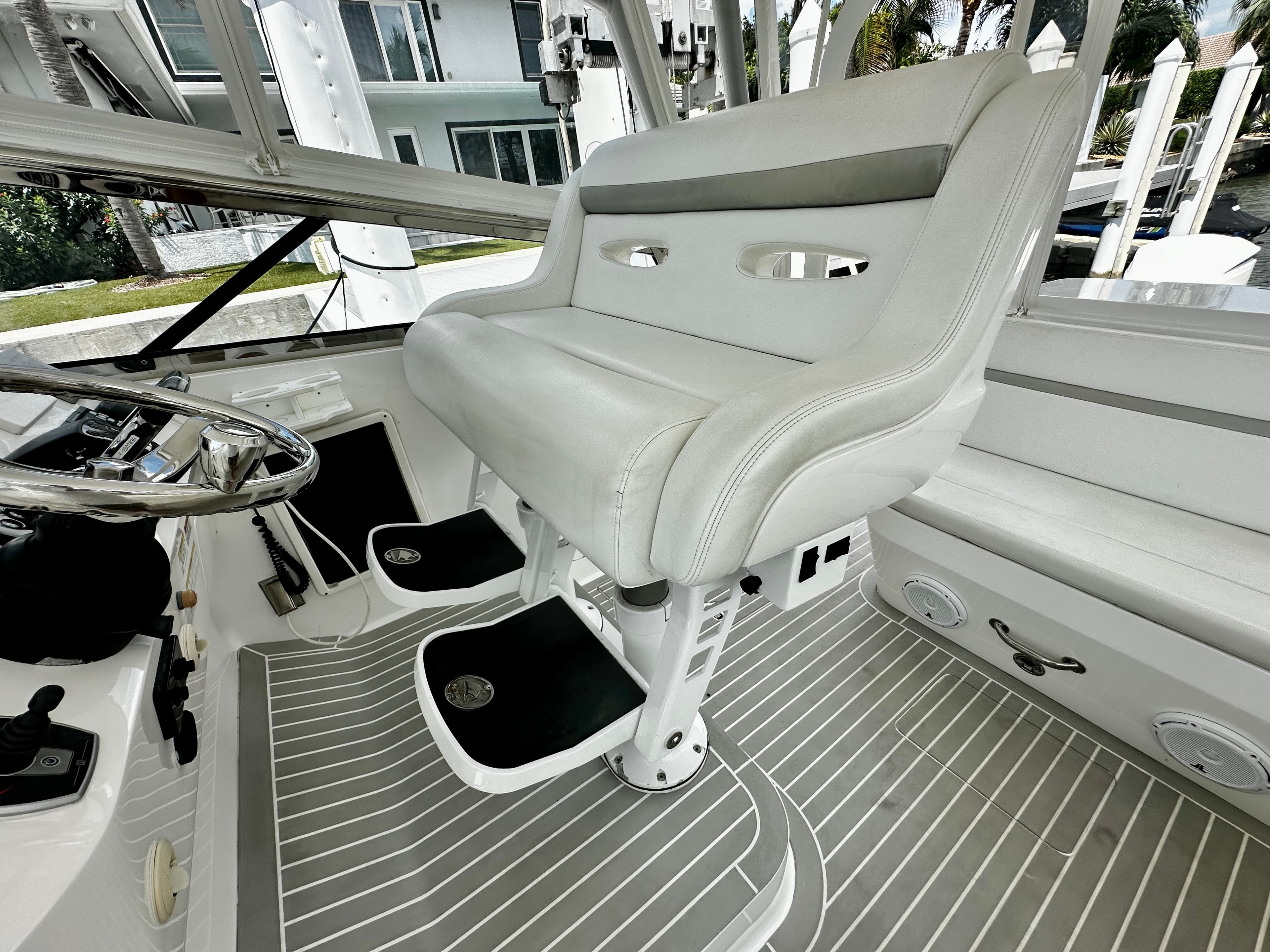 2016 Intrepid Powerboats 430 Sport Yacht zum Verkauf in St. Petersburg, Florida Sport Cruiser 5