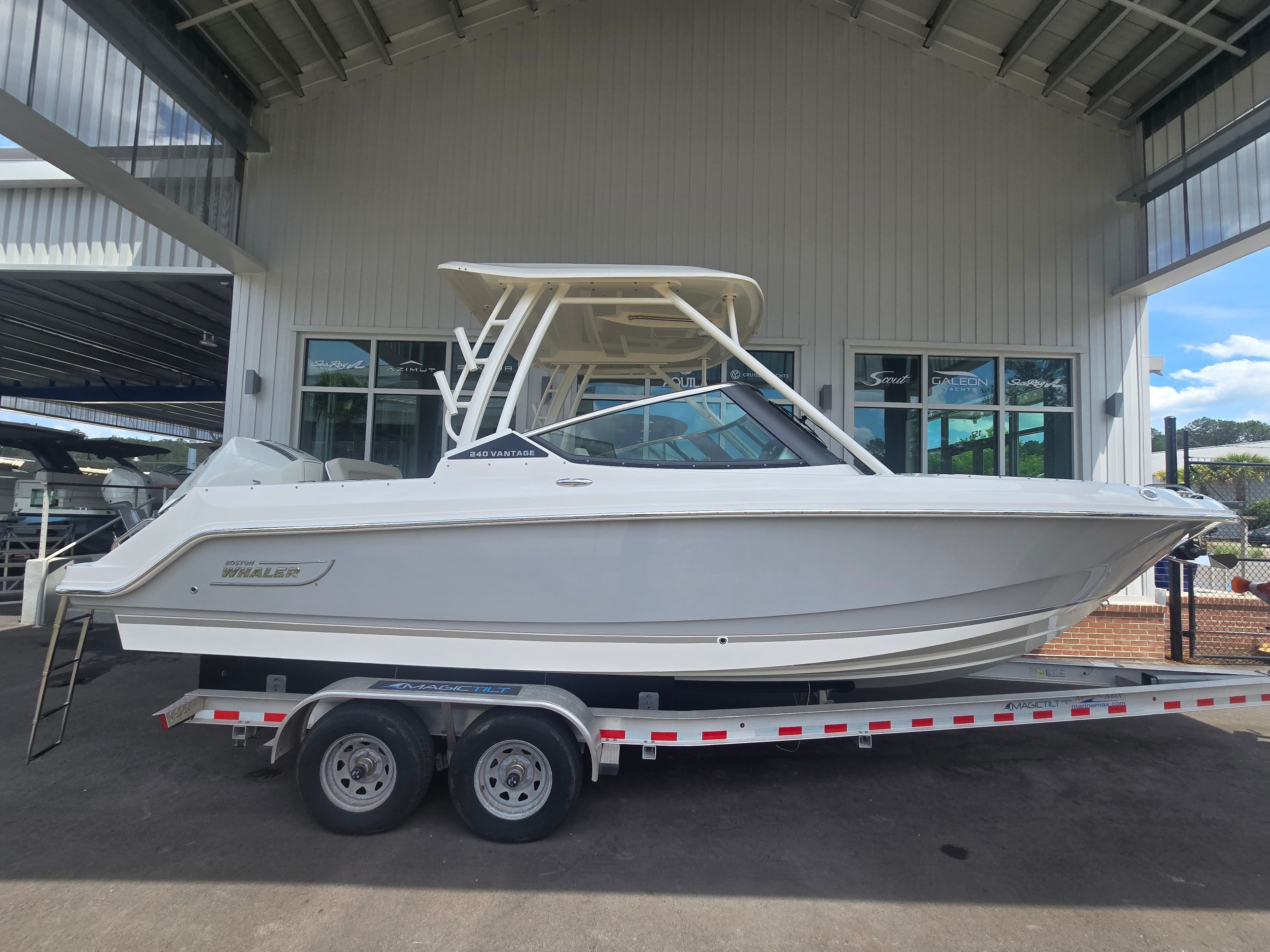 2026 Boston Whaler 240 Vantage for Sale in Charleston, SC Dual Console
