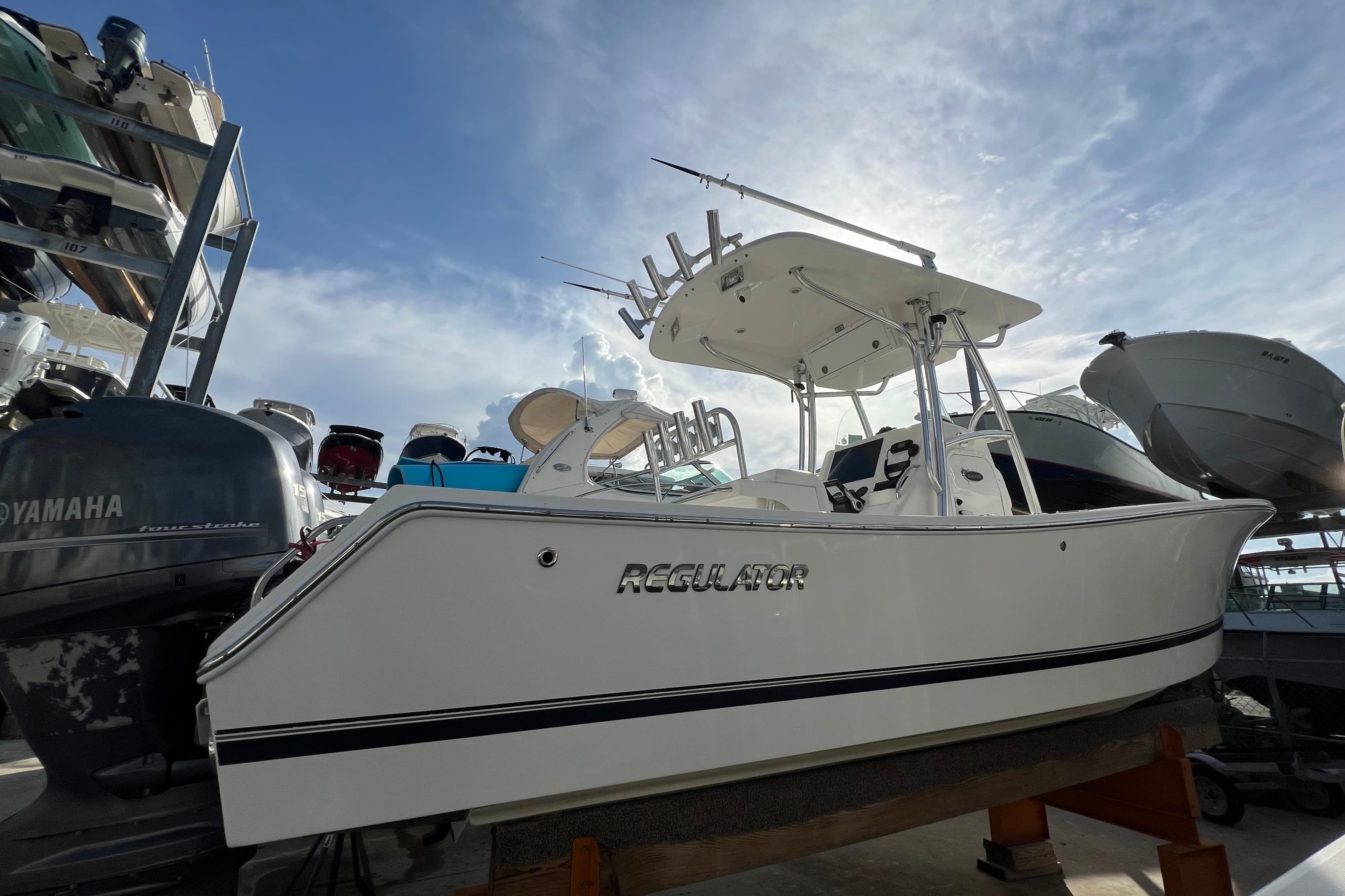 2012 Regulator 24FS zum Verkauf in Key Biscayne, Florida Center Console 3