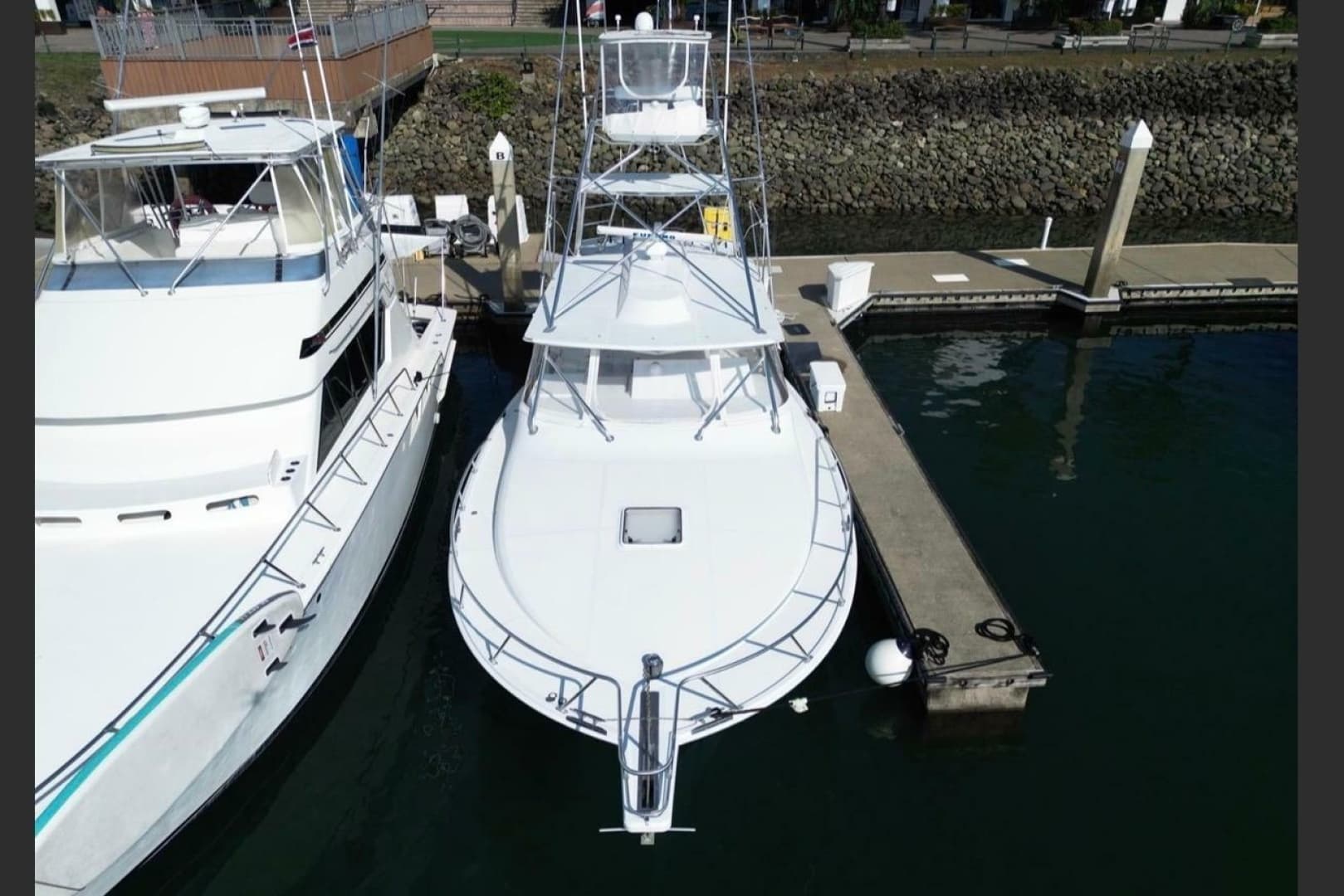 2004 CABO 40 Hardtop Express te koop in Quepos, CR Express Cruiser 2