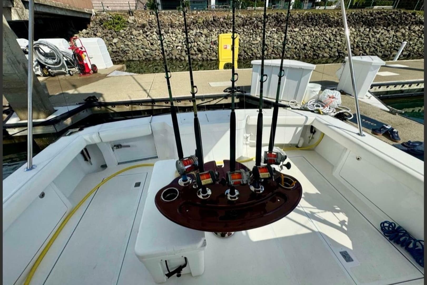 2004 CABO 40 Hardtop Express te koop in Quepos, CR Express Cruiser 3