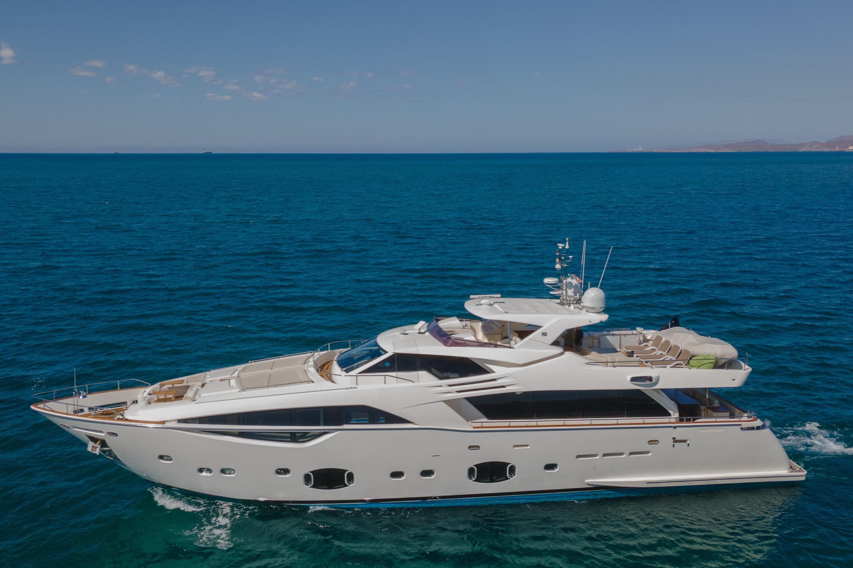 2012 Ferretti Yachts Custom Line 100 for Sale in La Paz, MX Flybridge