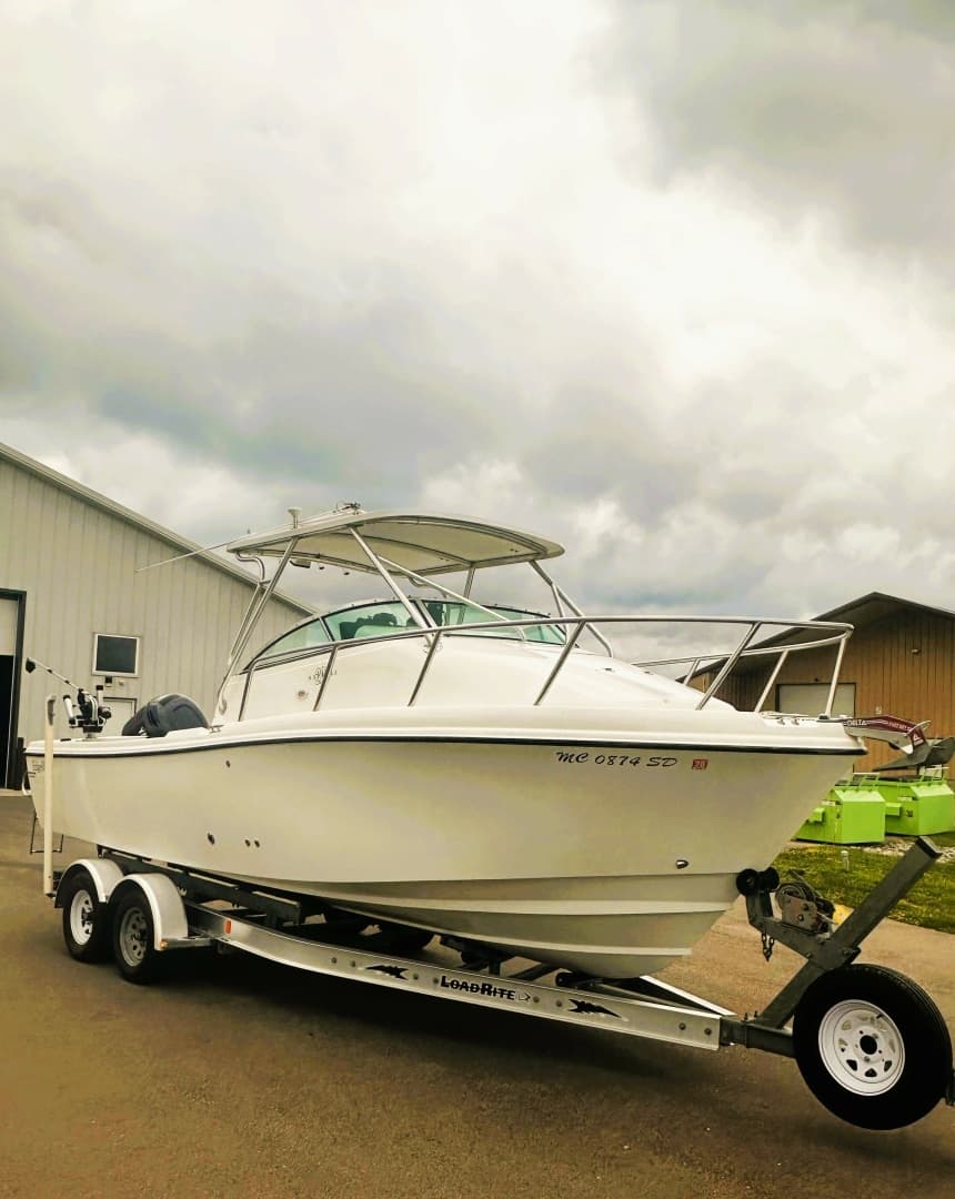 2001 EdgeWater 225 Express zum Verkauf in Traverse City, Michigan Cuddy Cabin