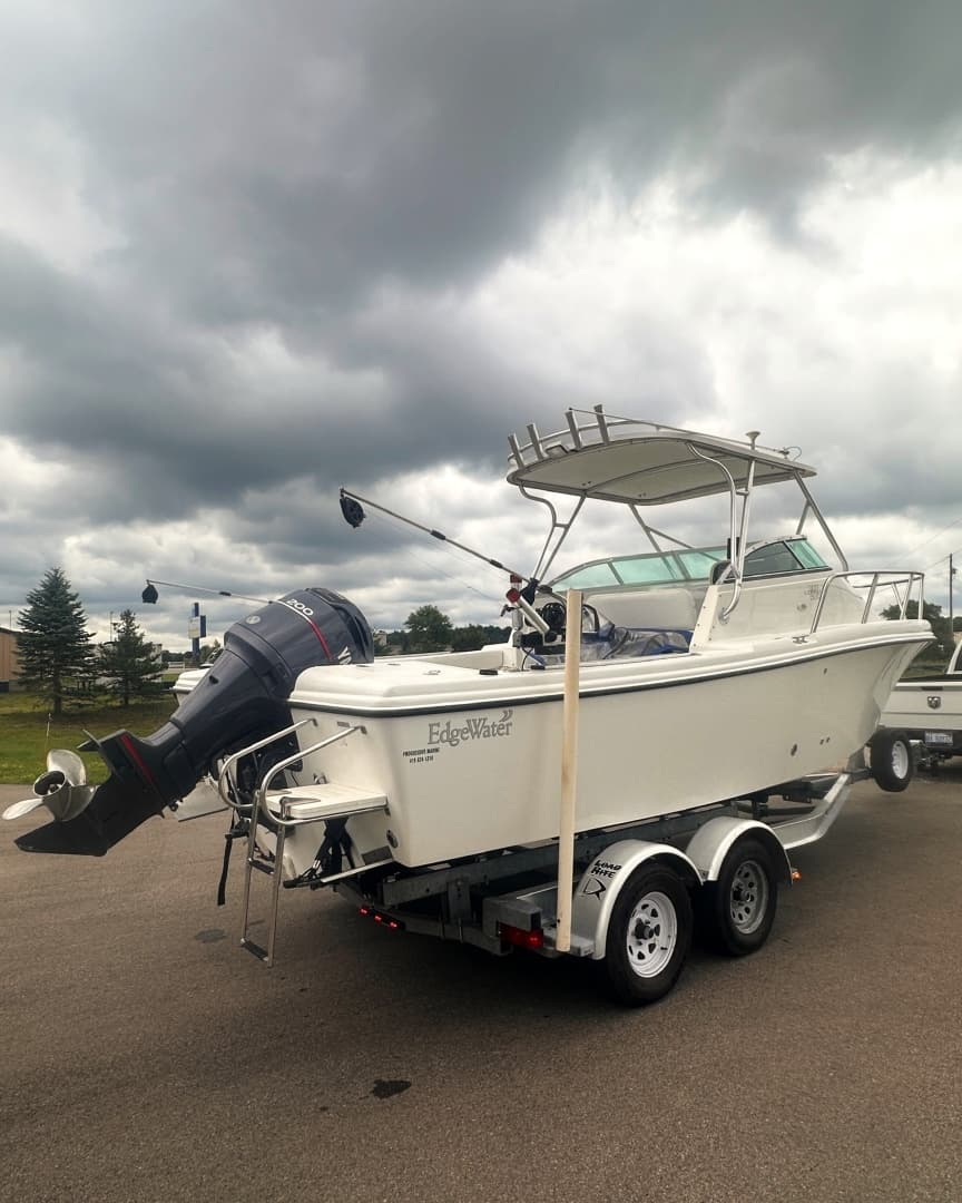 2001 EdgeWater 225 Express zum Verkauf in Traverse City, Michigan Cuddy Cabin 3