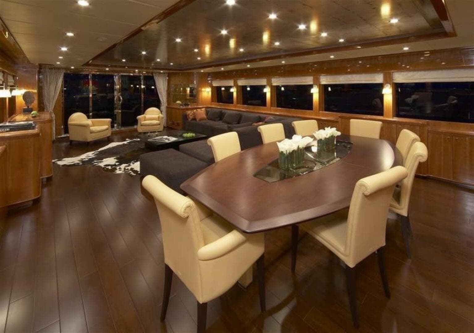 2027 Johnson Yachts 110 for Sale in Kaohsiung, TW Flybridge 3