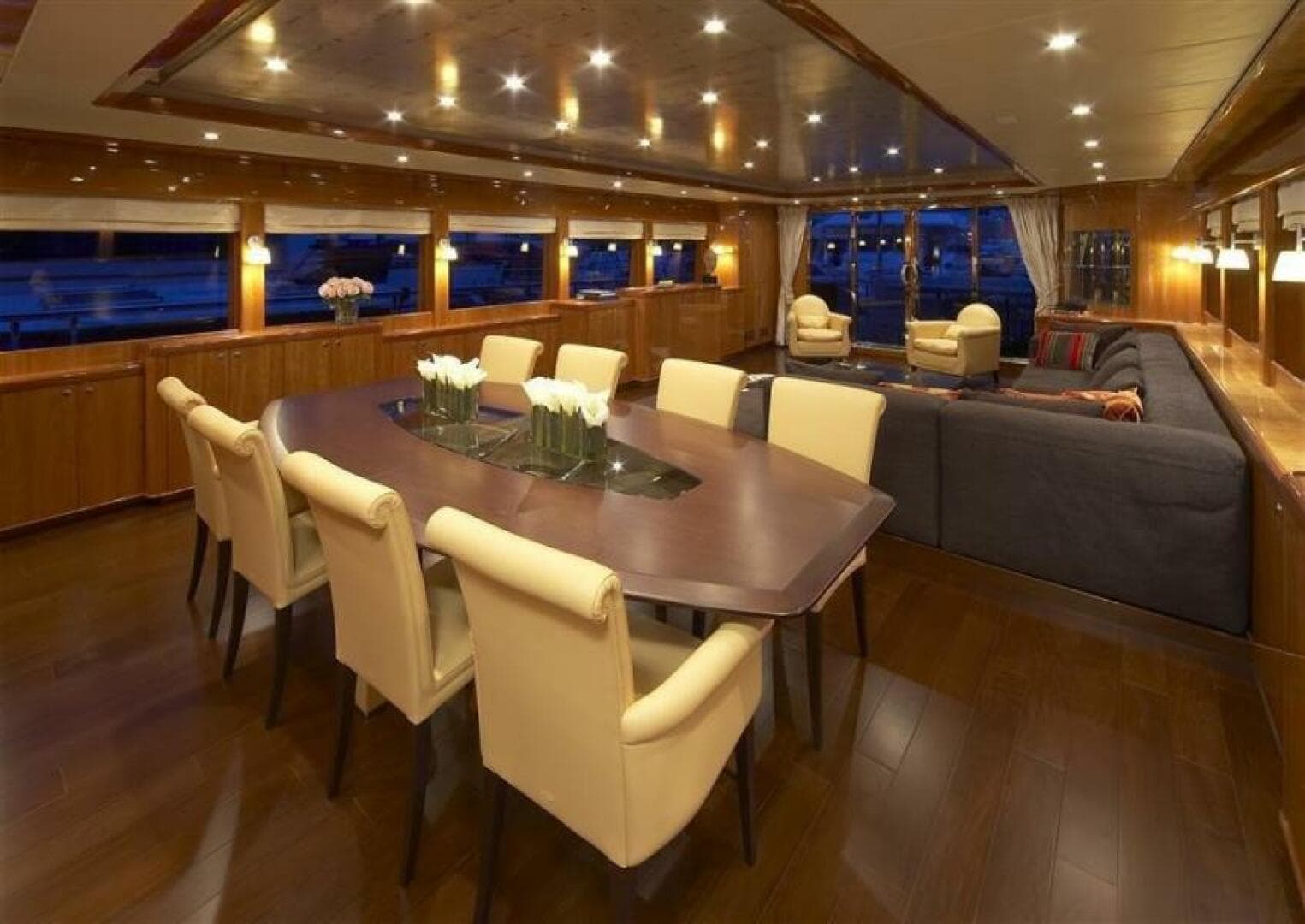 2027 Johnson Yachts 110 for Sale in Kaohsiung, TW Flybridge 4