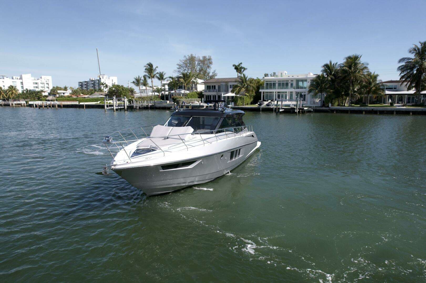2018 Cruisers Yachts 45 Cantius in vendita a Miami Beach, Florida Express Cruiser 4