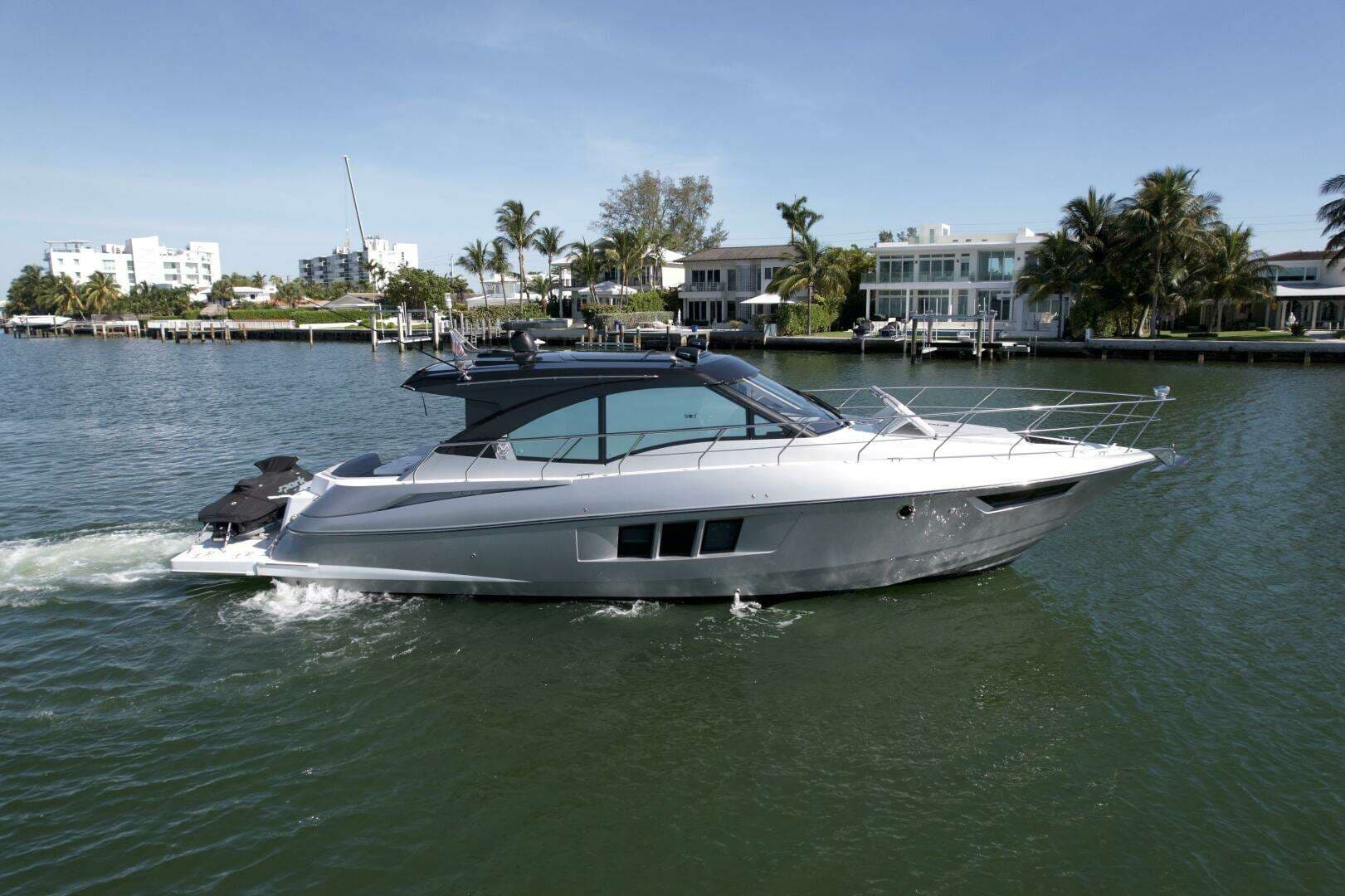 2018 Cruisers Yachts 45 Cantius in vendita a Miami Beach, Florida Express Cruiser 5