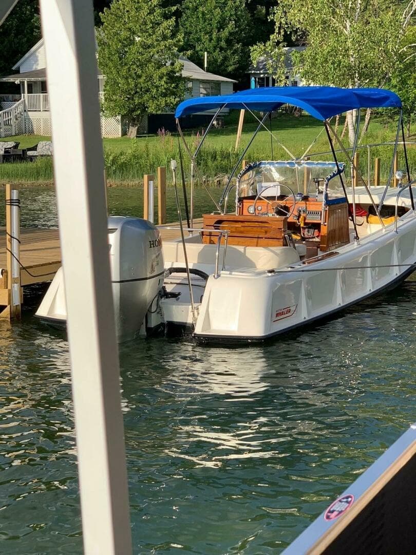 1972 Boston Whaler 21 Outrage Rib Side for Sale in Harbor Springs, Michigan Center Console 2