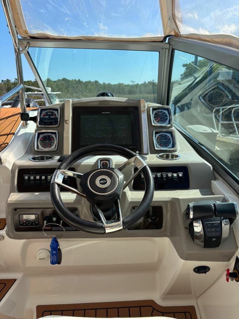 2018 Chaparral 310 Signature for Sale in Egg Harbor Township, New Jersey Express Cruiser 2