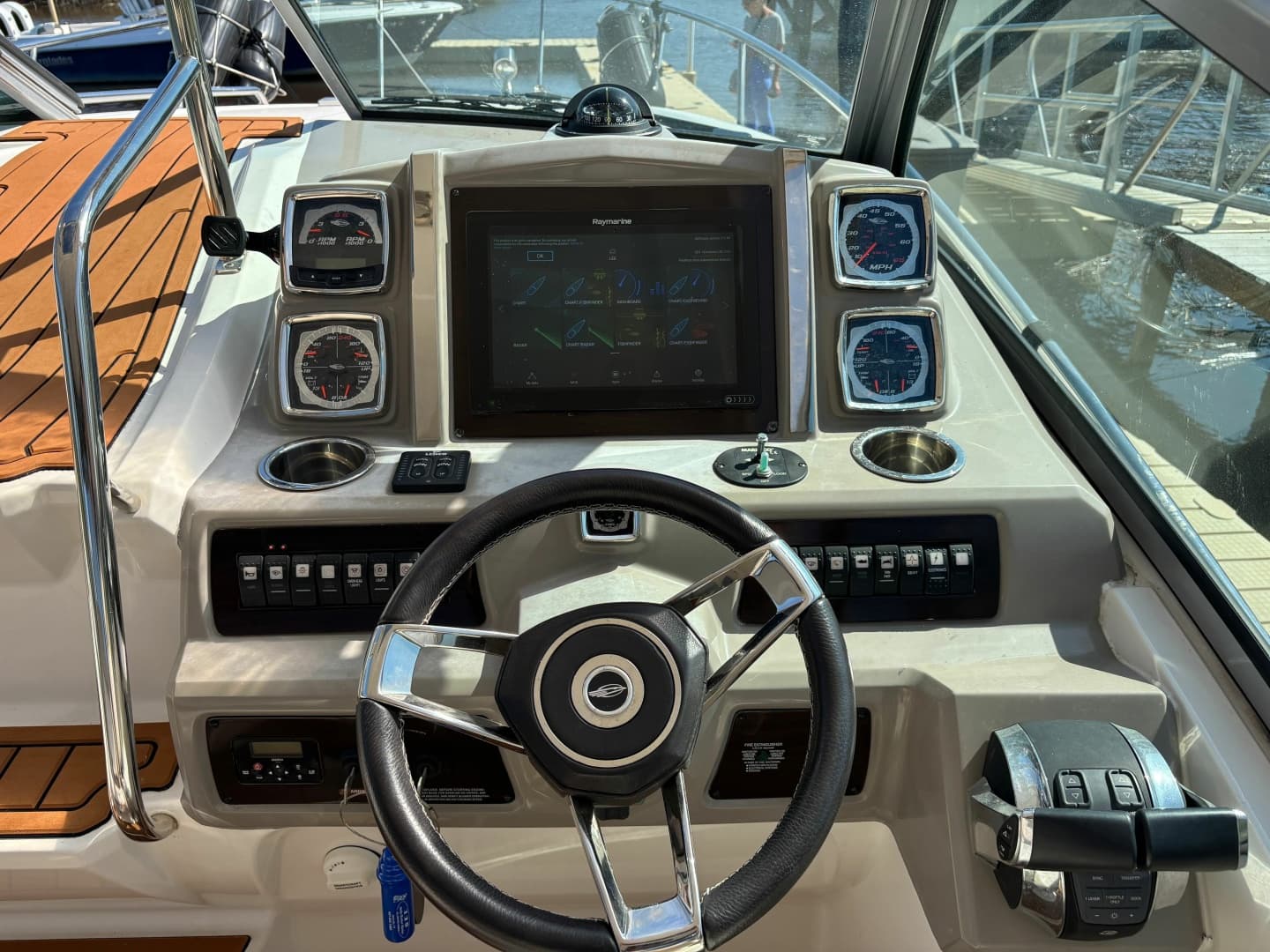 2018 Chaparral 310 Signature for Sale in Egg Harbor Township, New Jersey Express Cruiser 4