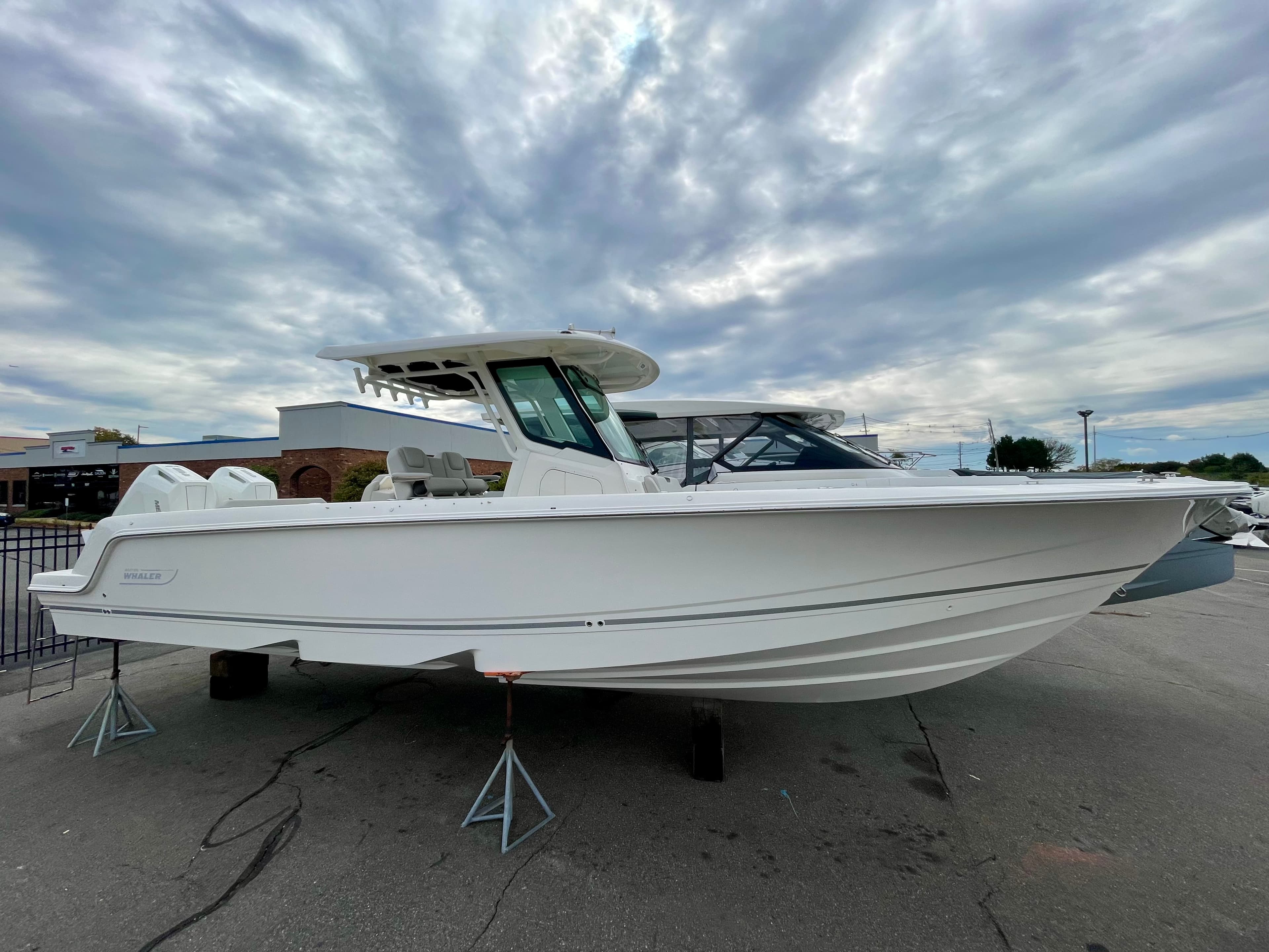 2027 Boston Whaler 330 Outrage zum Verkauf in Danvers, Massachusetts Center Console