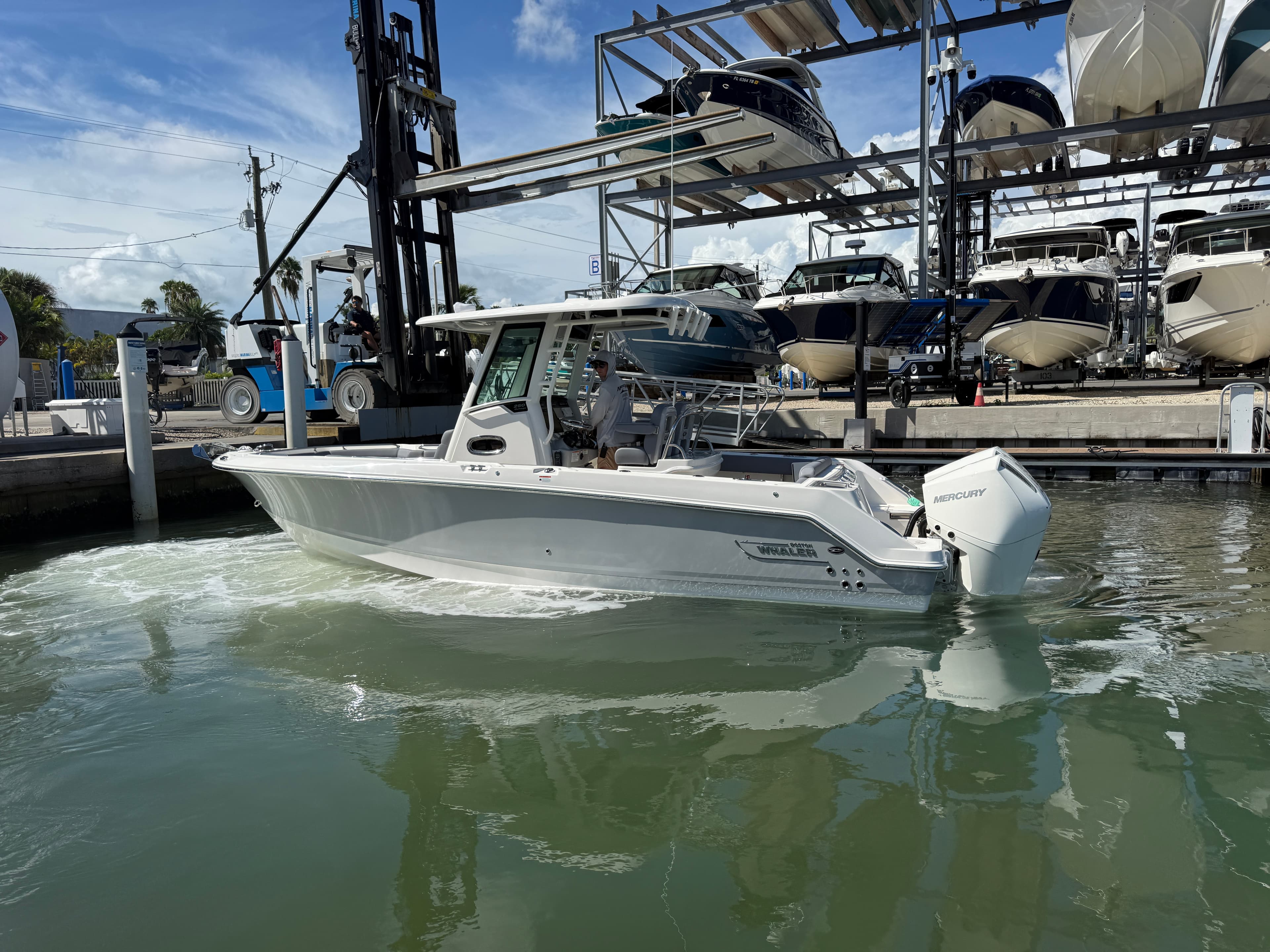 2027 Boston Whaler 250 Outrage zum Verkauf in Sarasota, FL Center Console 3