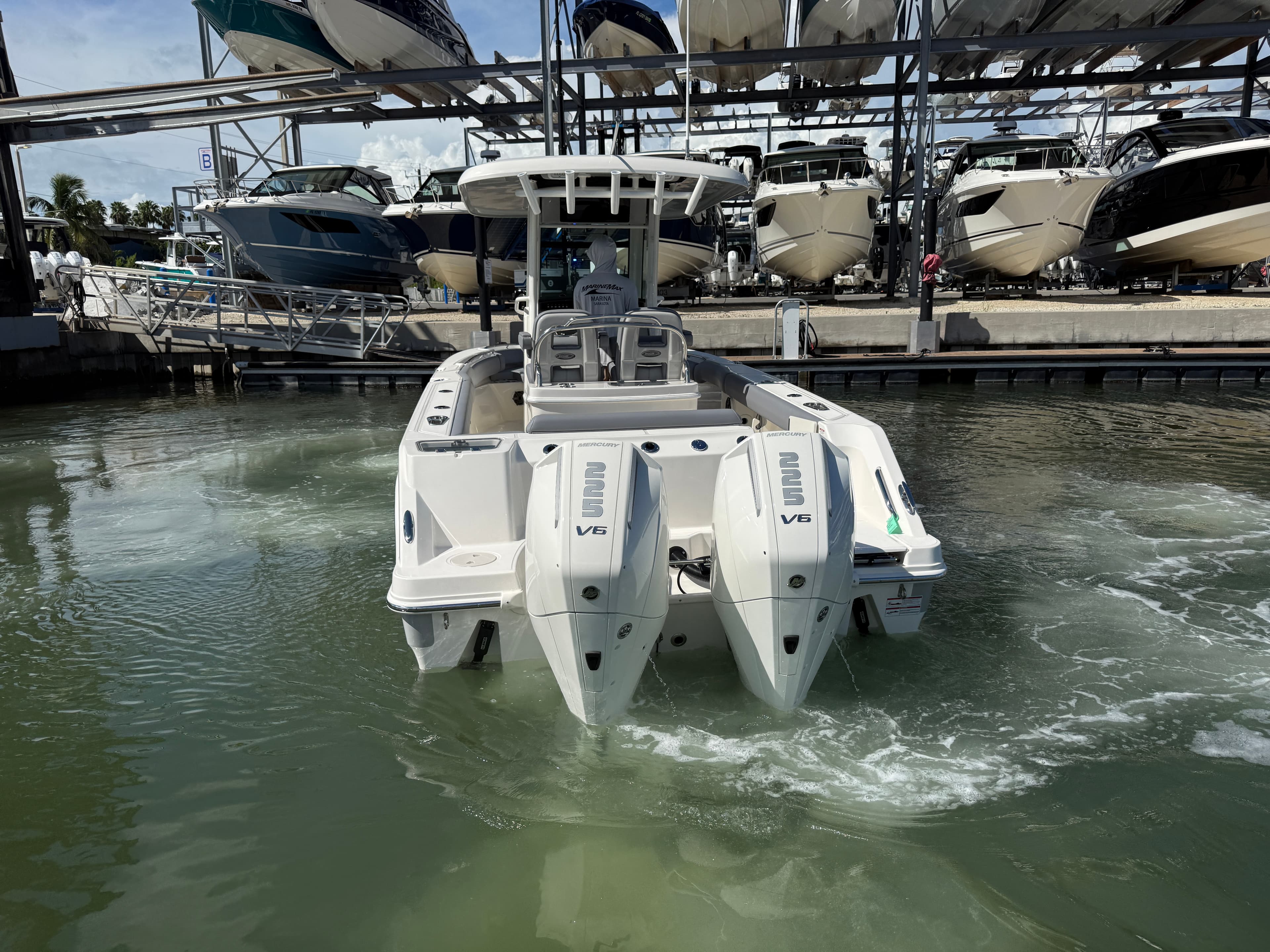 2027 Boston Whaler 250 Outrage zum Verkauf in Sarasota, FL Center Console 5