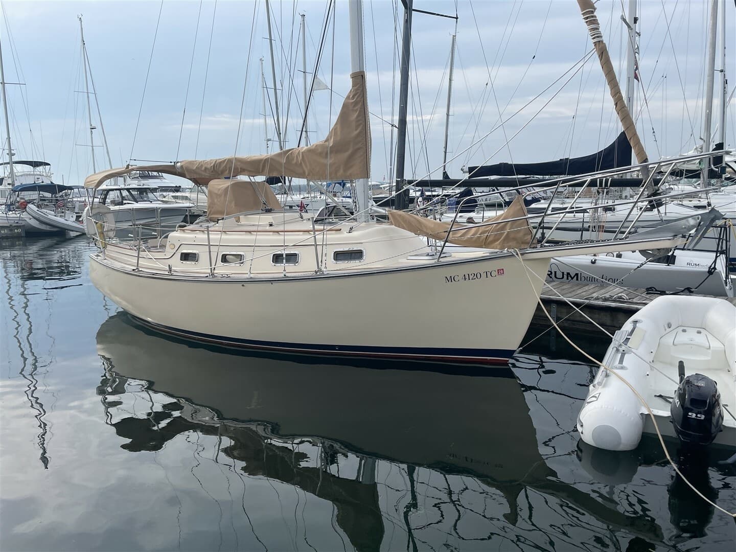 1989 Island Packet Yachts 27 à vendre à Charlevoix, Michigan Cutter 2