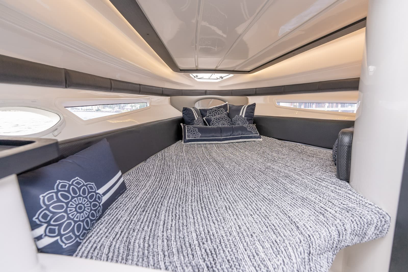 2027 Hanover Yachts 305 for Sale in Fort Lauderdale, Florida Express Cruiser 3